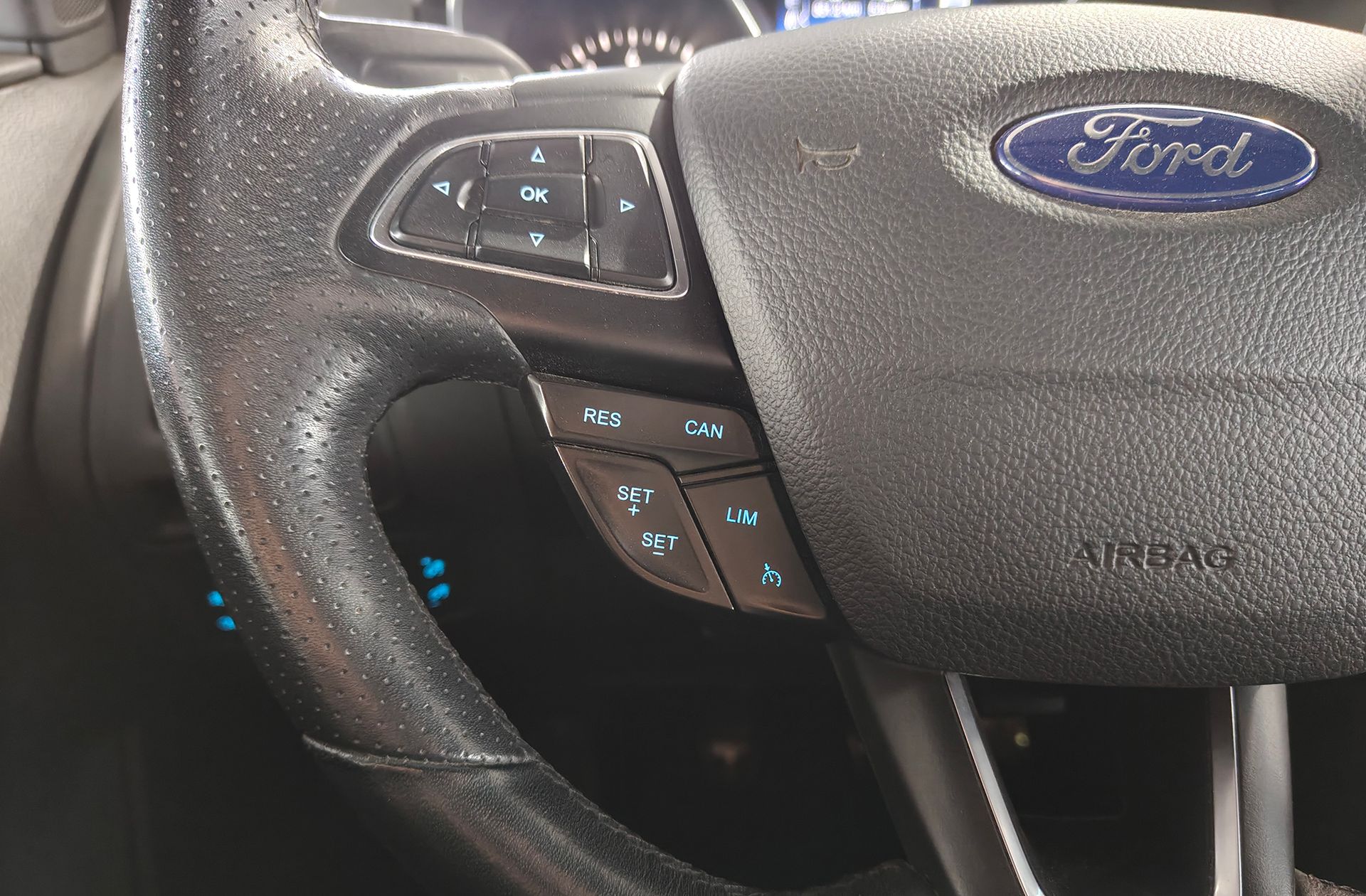Ford Focus 1.0 EcoBoost ST-Line - foto 26