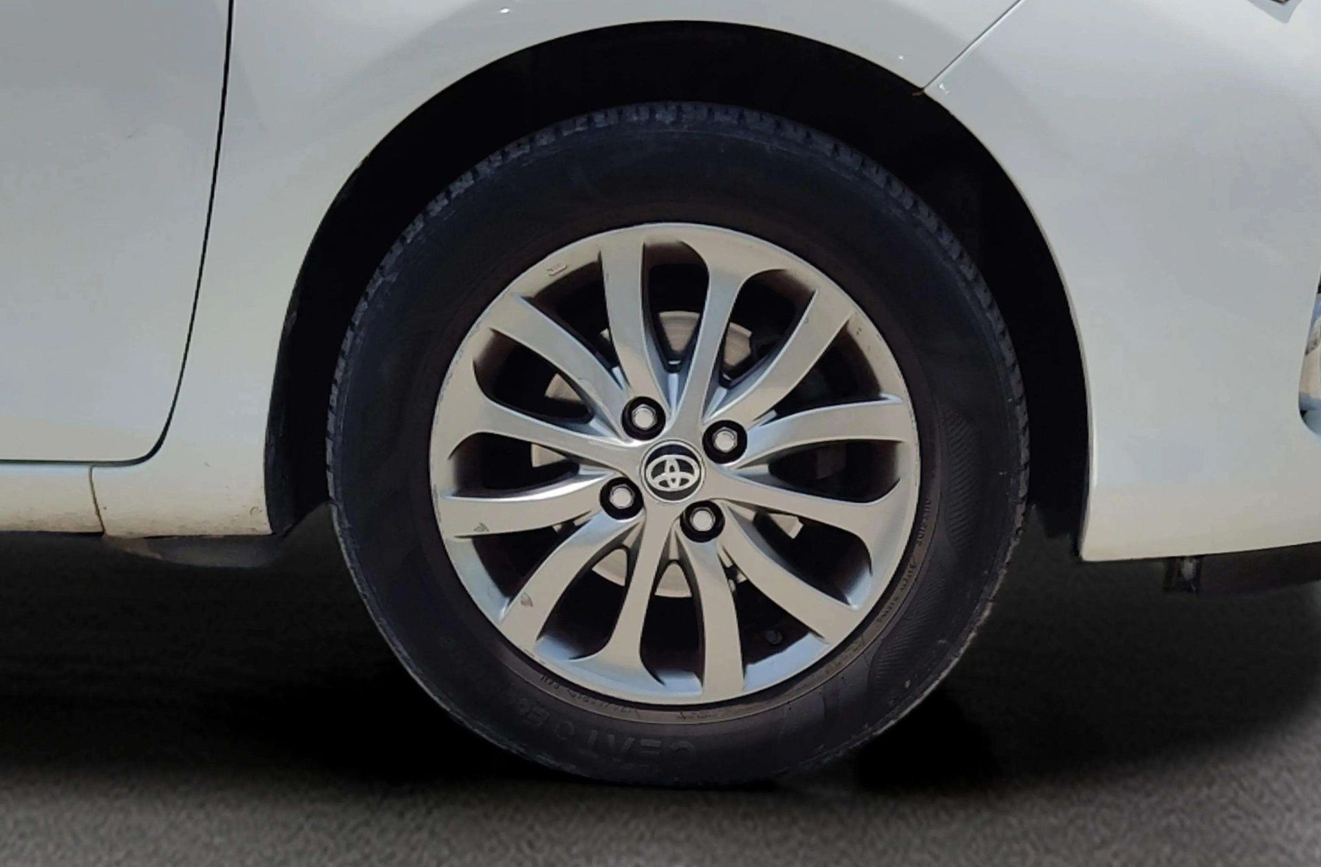 Toyota Yaris 1.3 100 Active - foto 33