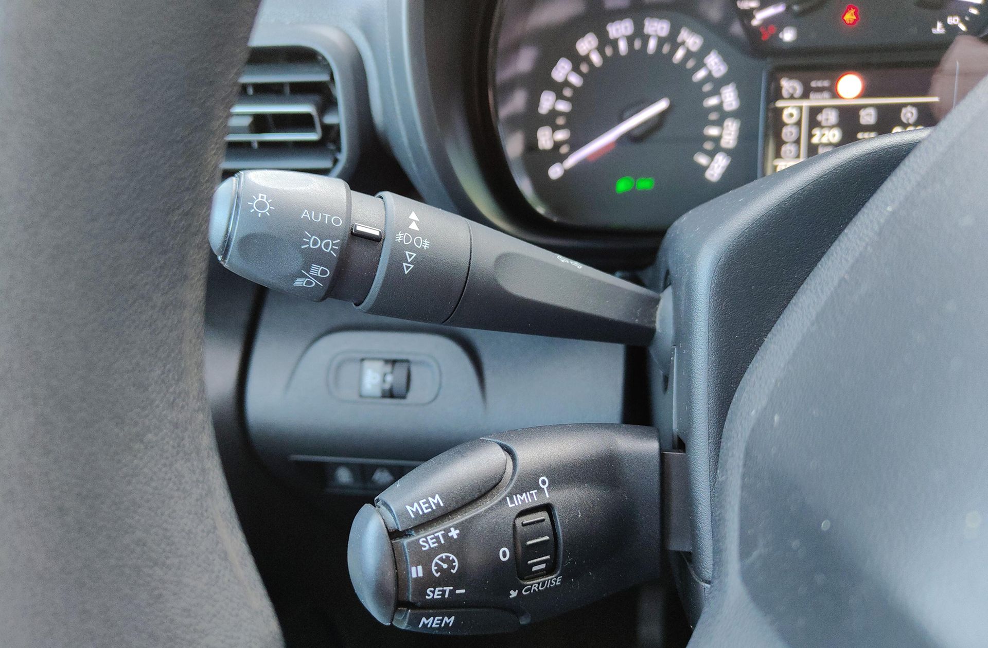 Citroën Berlingo Combi BlueHDi 100 Talla M 100 Años - foto 22