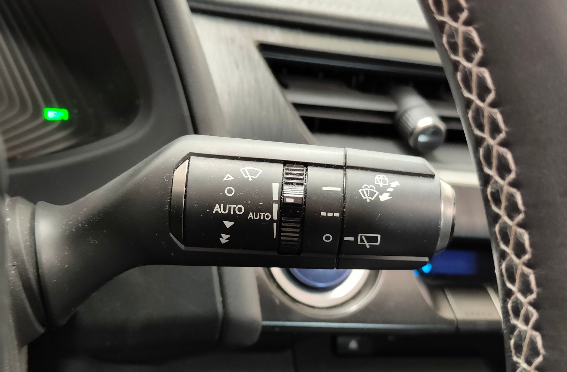 Lexus UX 250h Luxury - foto 32