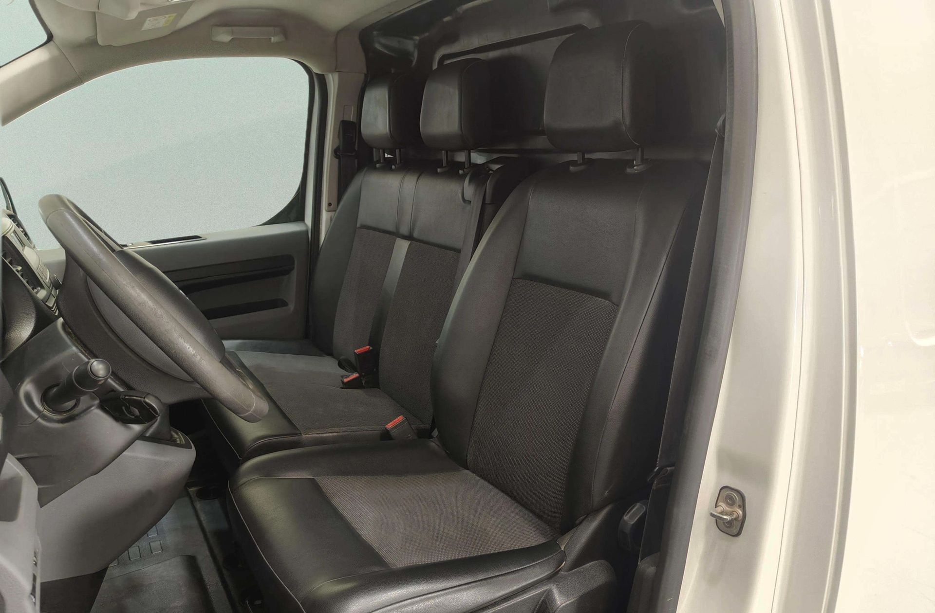 Peugeot Expert Furgon BlueHDi 120 Pro Standard - foto 11