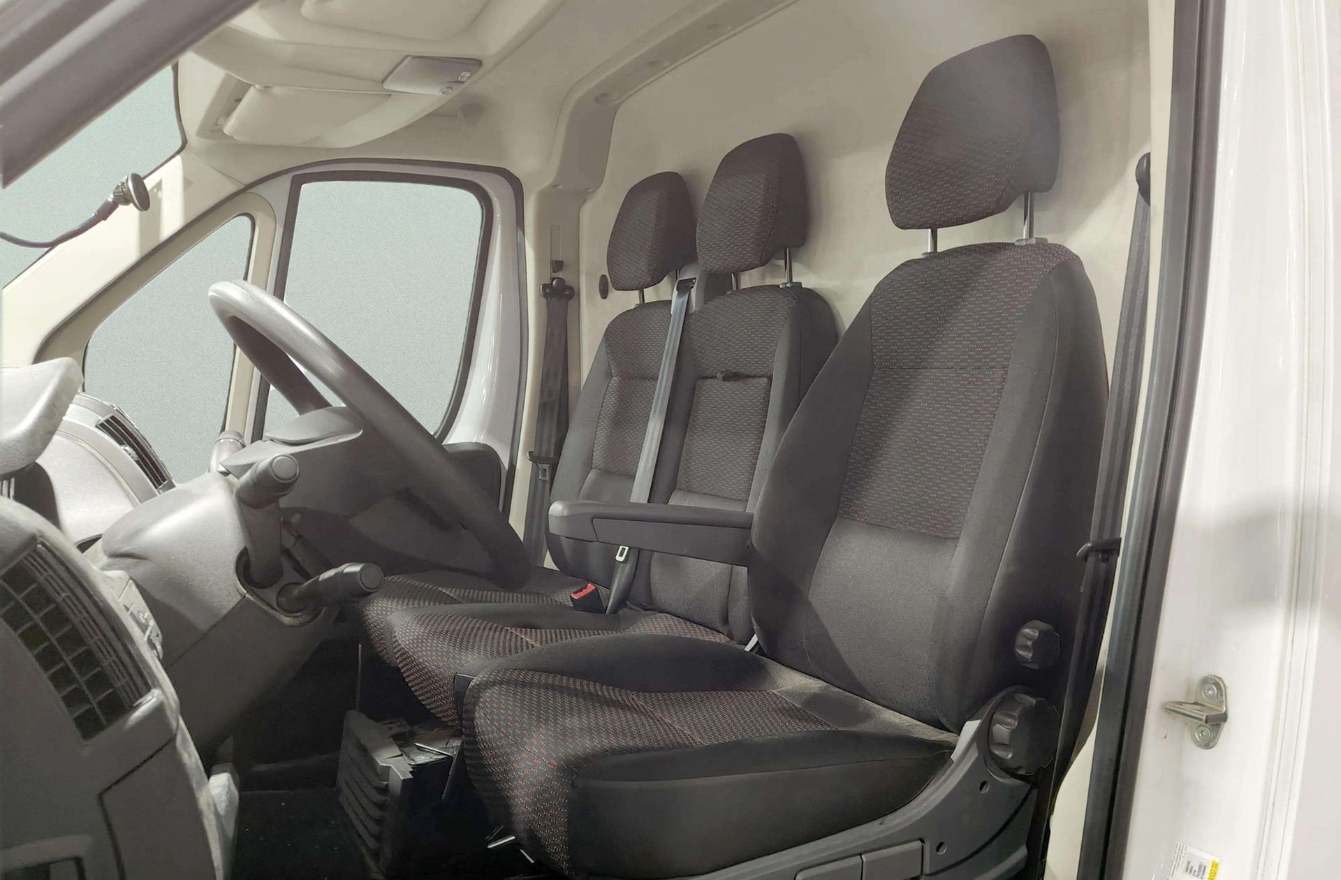 Peugeot Boxer Furgon BlueHDi 140 335 L3H2 - foto 10