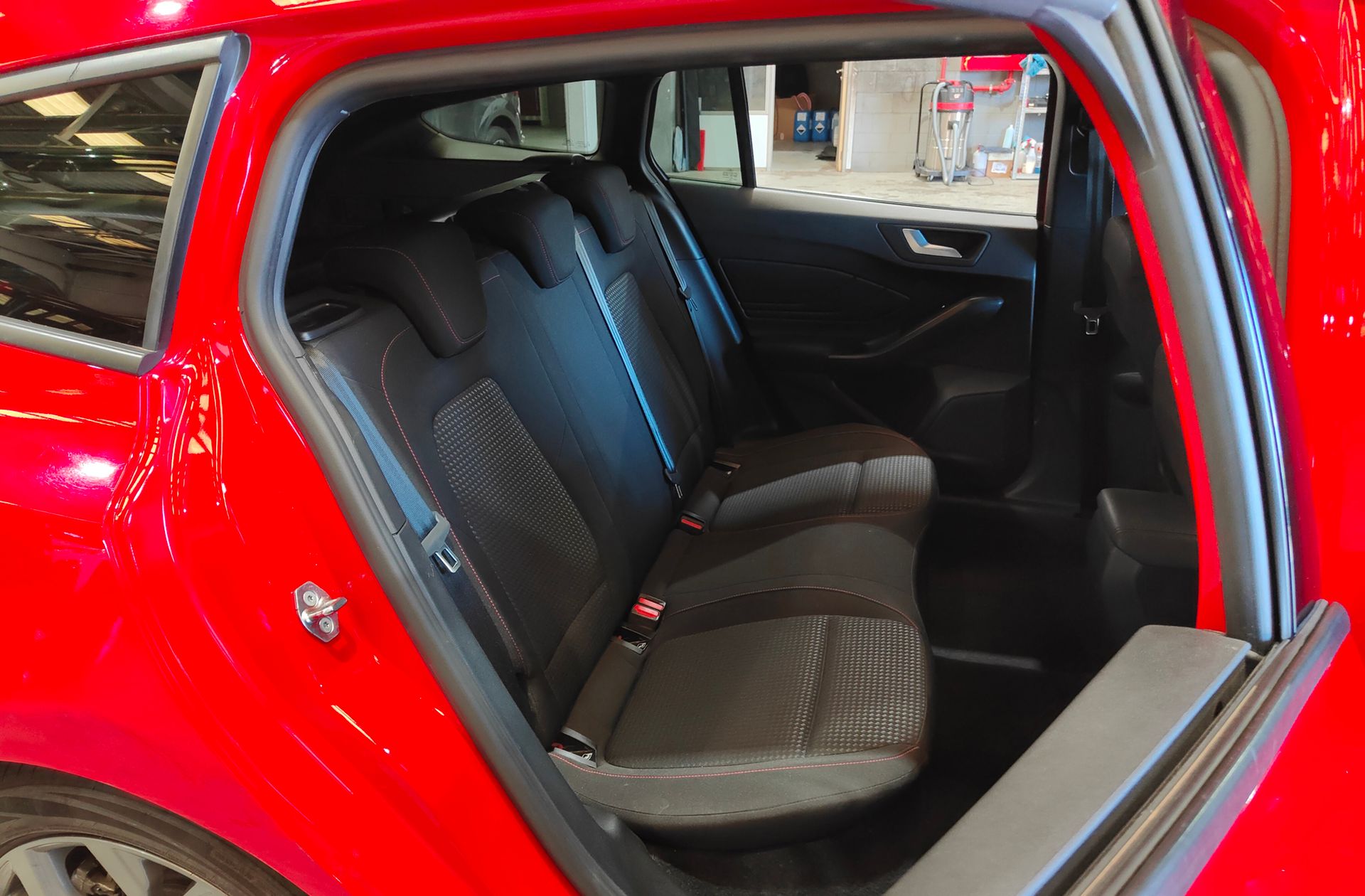 Ford Focus SportBreak 1.0 EcoBoost MHEV ST-Line - foto 18