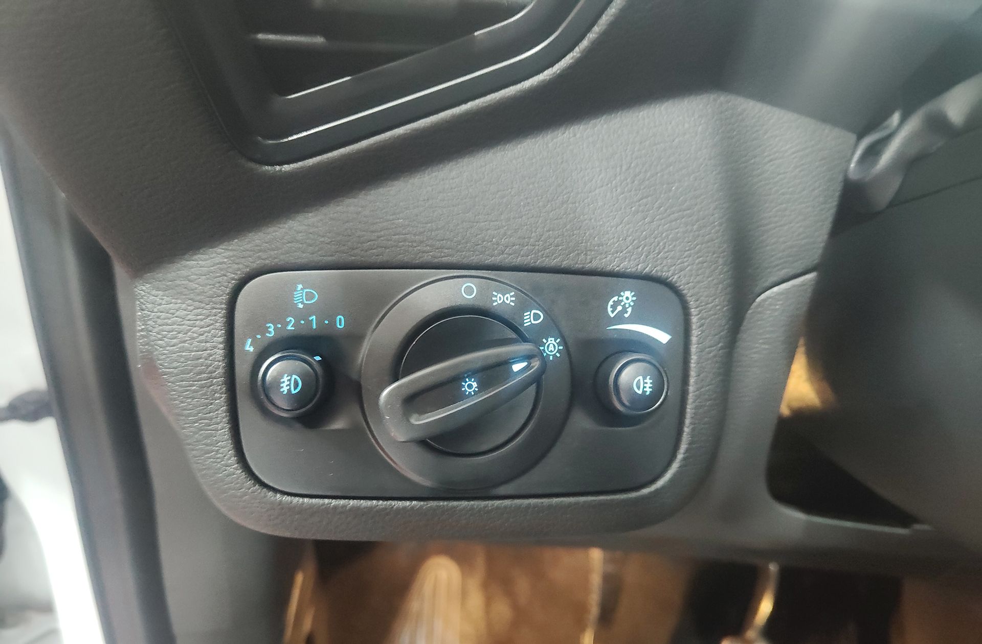 Ford Kuga 1.5 EcoBoost Trend+ 4x2 - foto 25