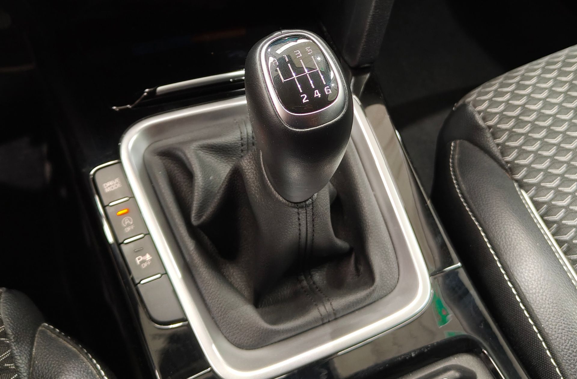 Kia XCeed 1.5 MHEV iMT Tech - foto 5