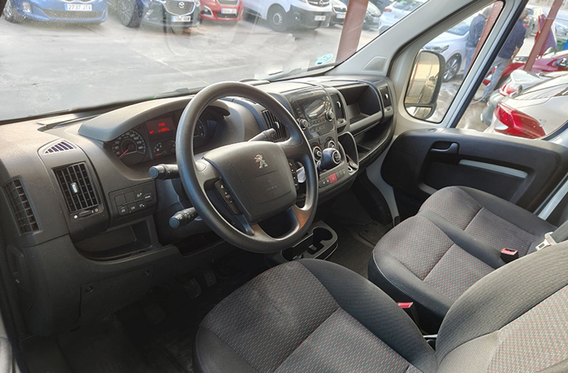 Peugeot Boxer Furgon BlueHDi 140 435 L3H3 - foto 6