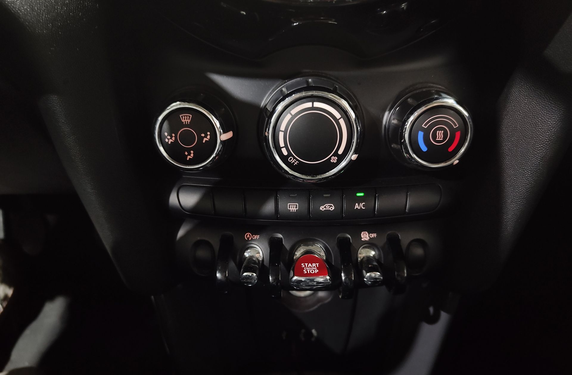 MINI Cooper One D - foto 23