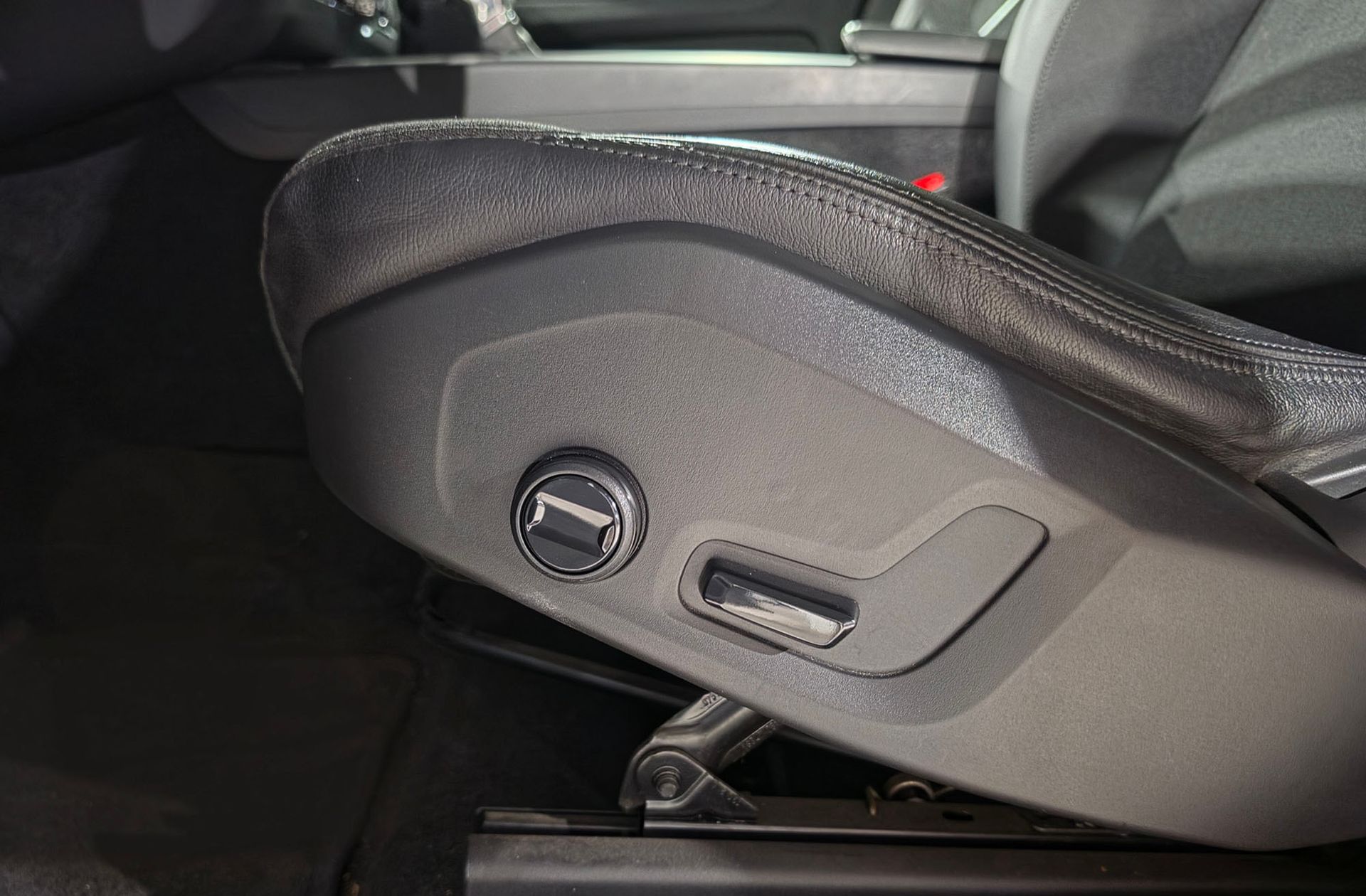 Volvo XC60 T4 Momentum - foto 12
