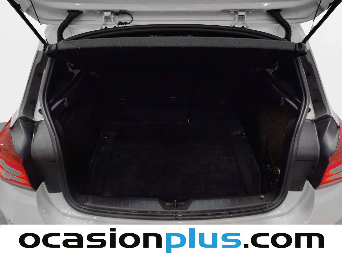 Fotos maletero BMW Serie 1 BMW Serie 1 118d (150 CV) Pack M