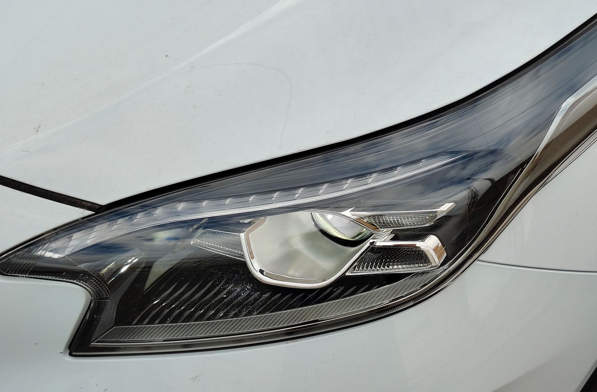 Kia XCeed 1.6 MHEV Emotion DCT - foto 16