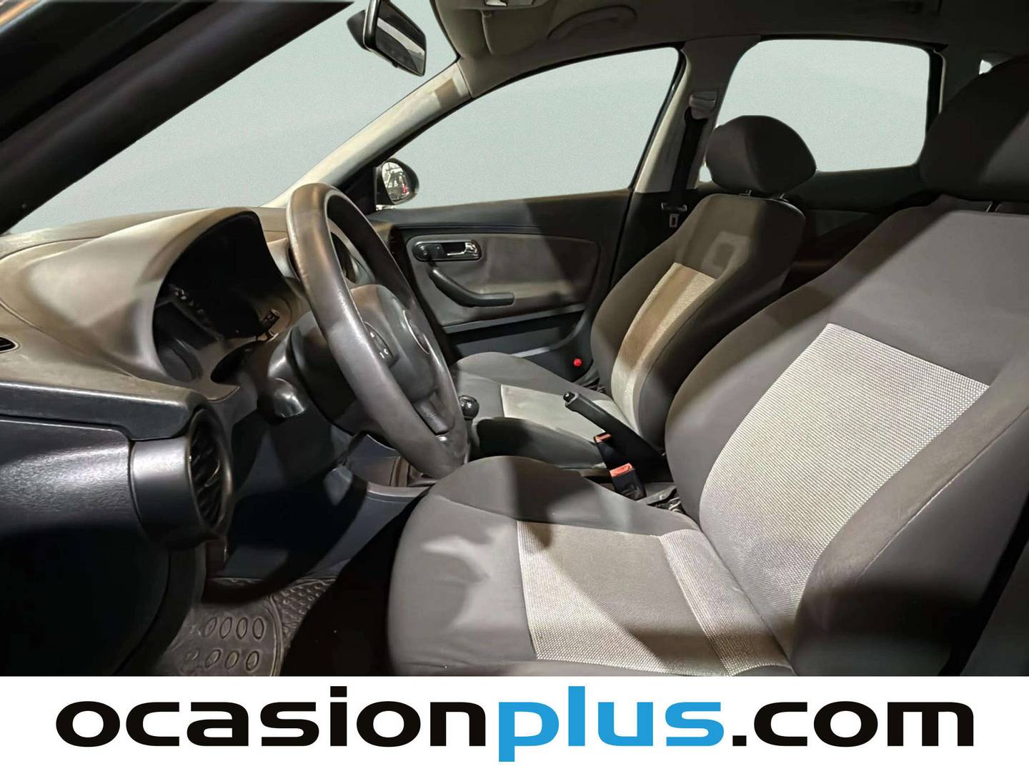 Foto asientos delanteros Seat Ibiza Seat Ibiza 1.4 16v Reference (75 CV)