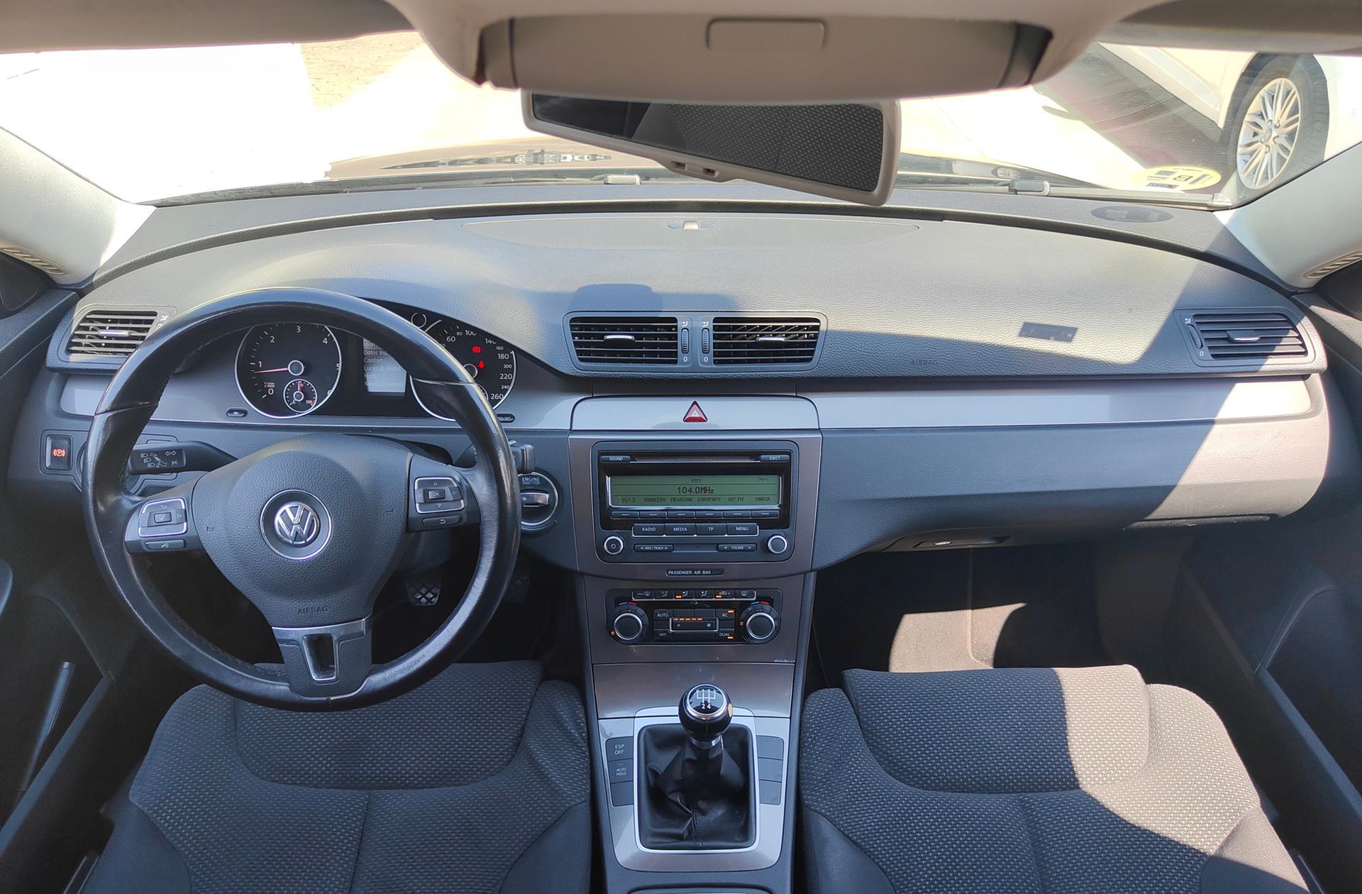 Volkswagen Passat 2.0 TDI DPF Edition Plus - foto 6