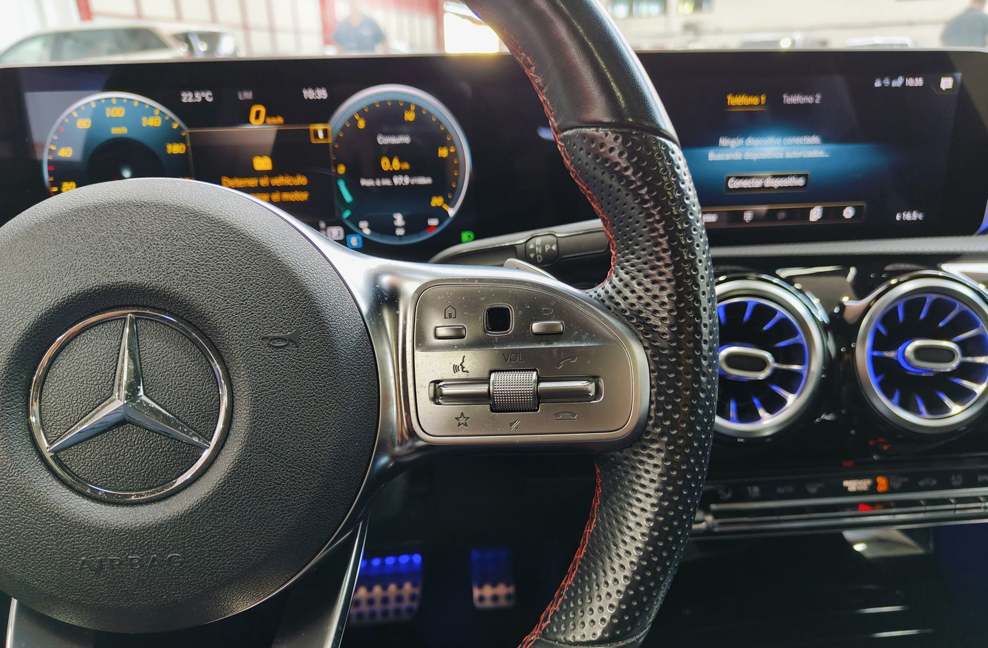 Mercedes-Benz CLA 180 Pack AMG - foto 33