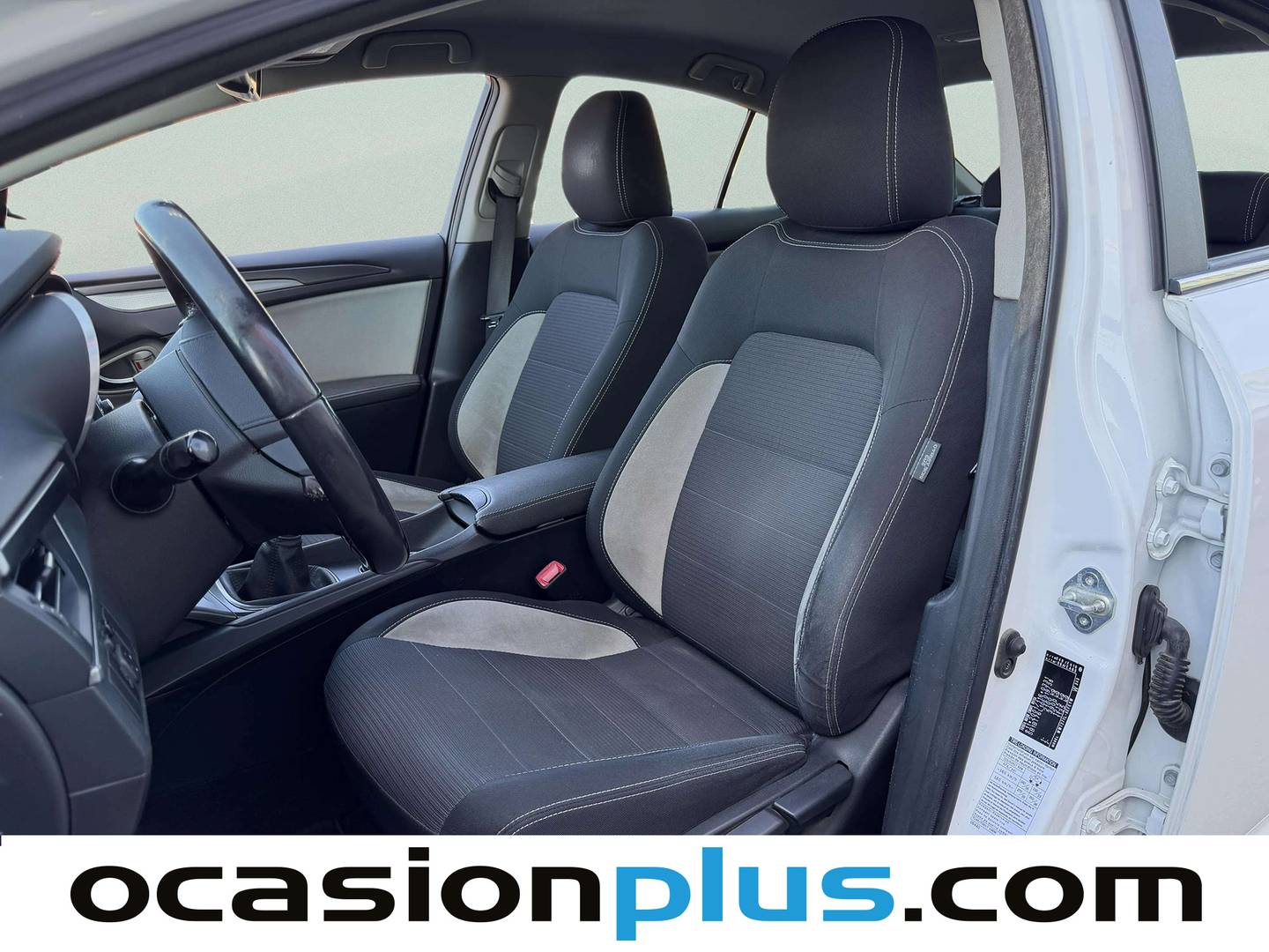 Foto asientos delanteros Toyota Avensis Toyota Avensis 150D Advance (143 CV)