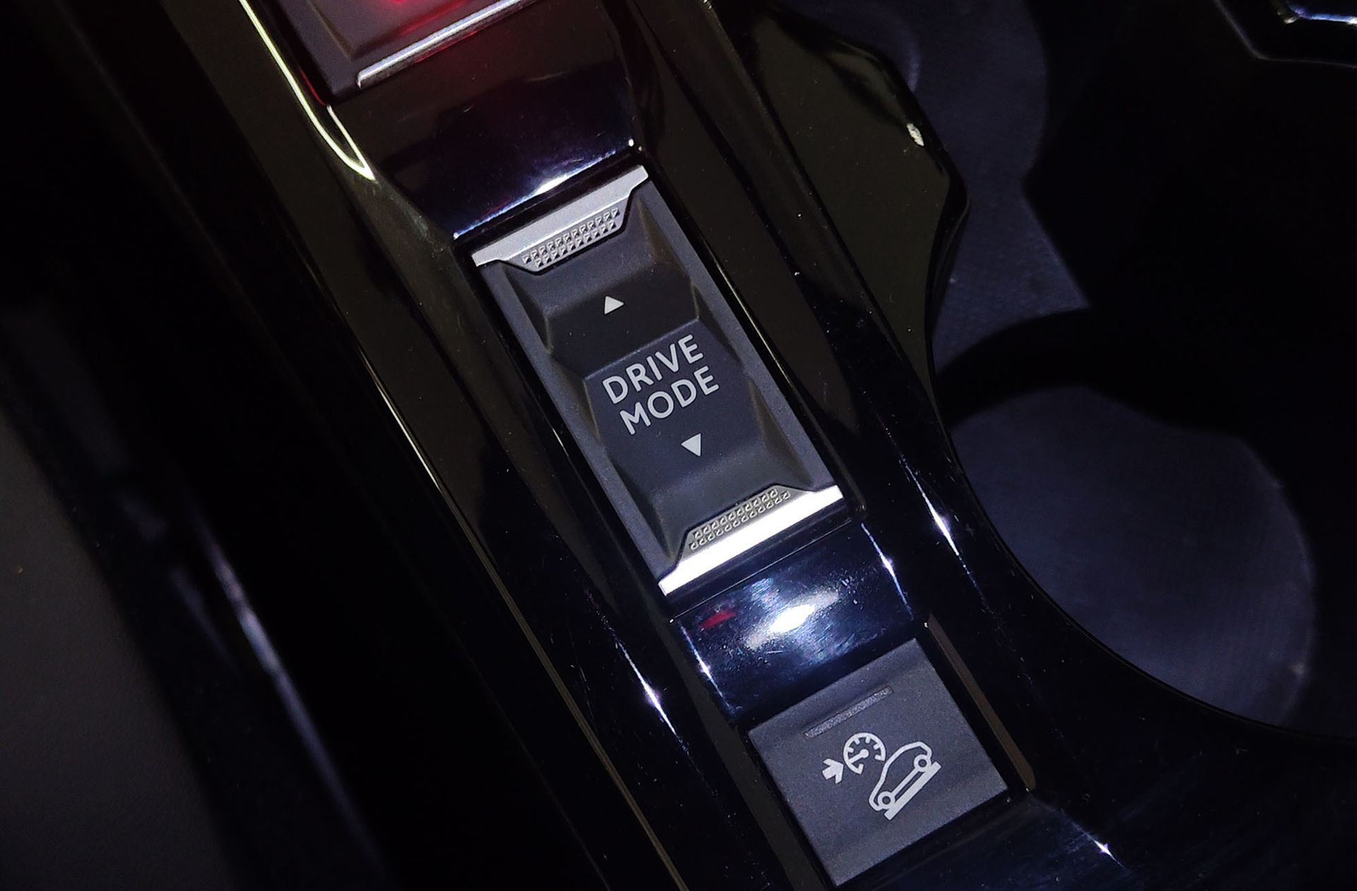 Peugeot 2008 Allure Hybrid eDCS6 - foto 30