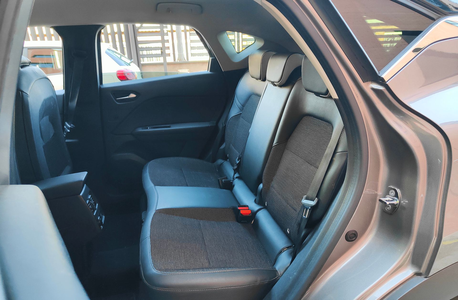 Renault Captur Zen E-Tech Híbrido enchufable - foto 17