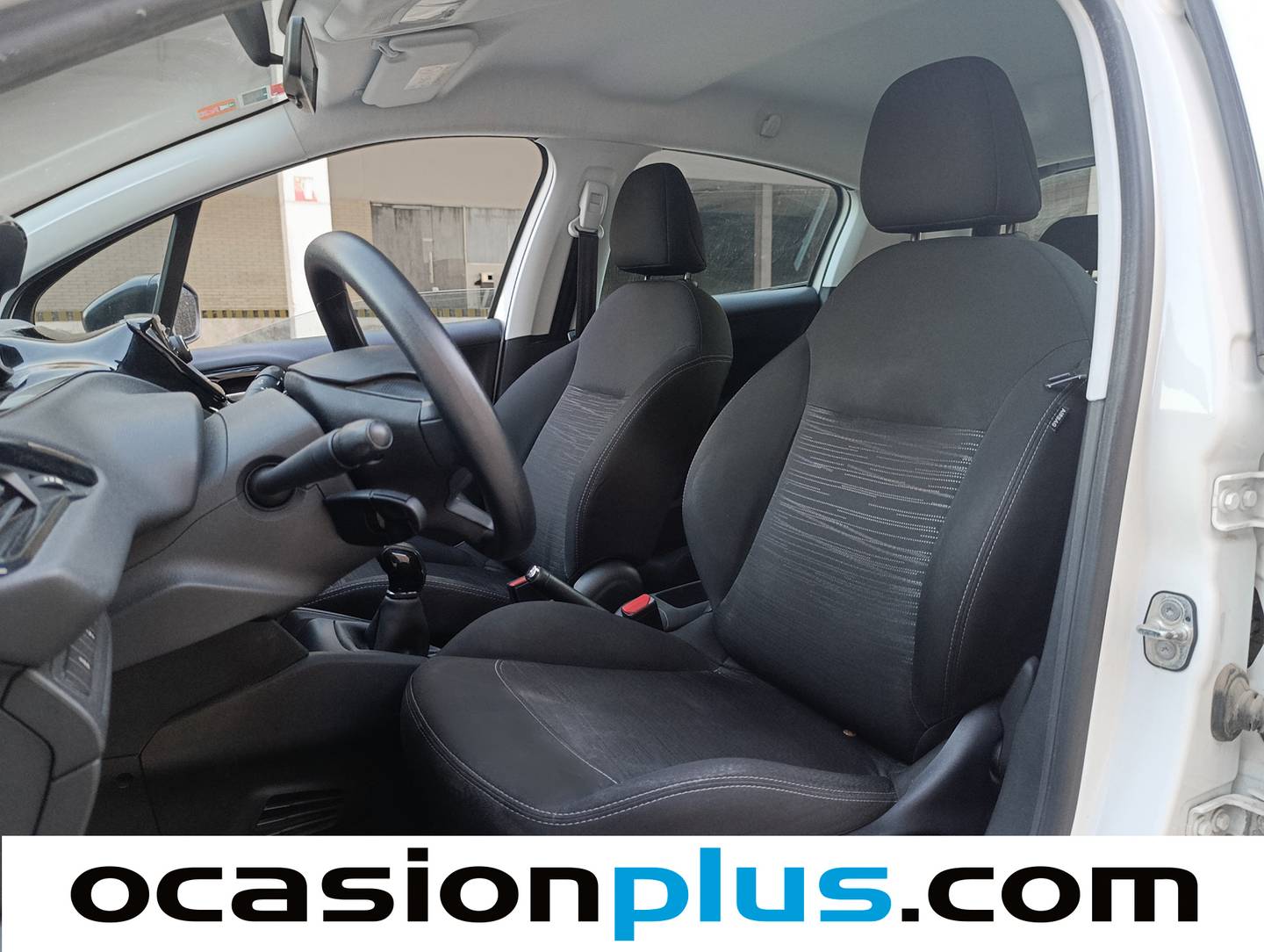 Foto asientos delanteros Peugeot 208 Peugeot 208 1.2 PureTech Access (82 CV)
