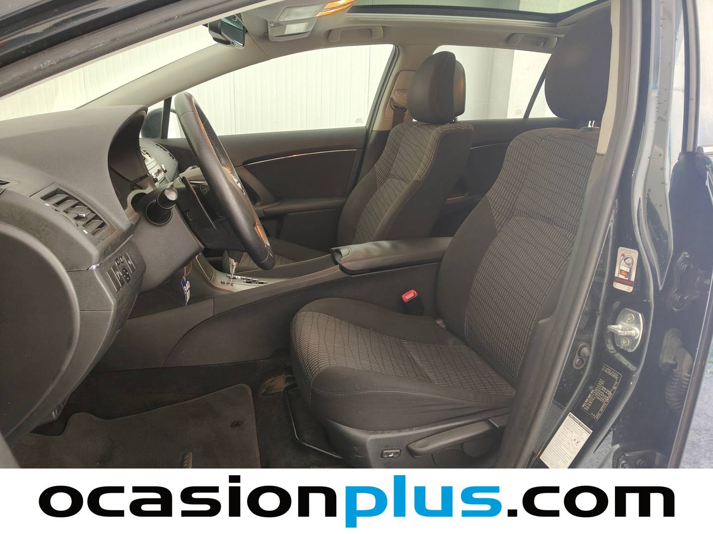 Foto asientos delanteros Toyota Avensis Toyota Avensis 2.2 D-4D Cross Sport Advance (150 CV)