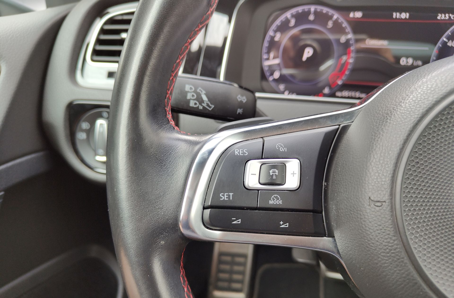 Volkswagen Golf GTI 2.0 TSI DSG - foto 24