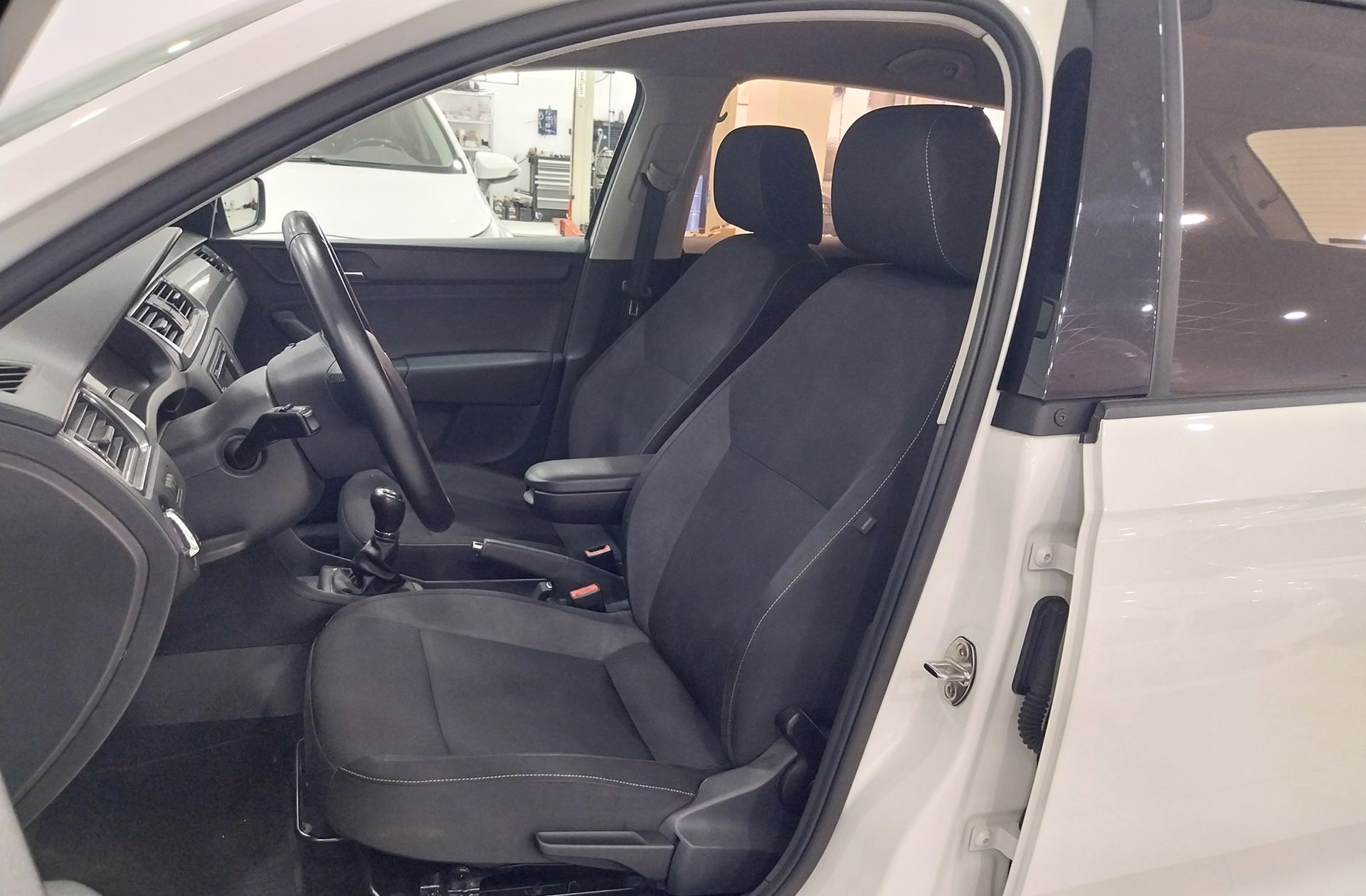 Škoda Spaceback 1.6 TDI CR Ambition - foto 9