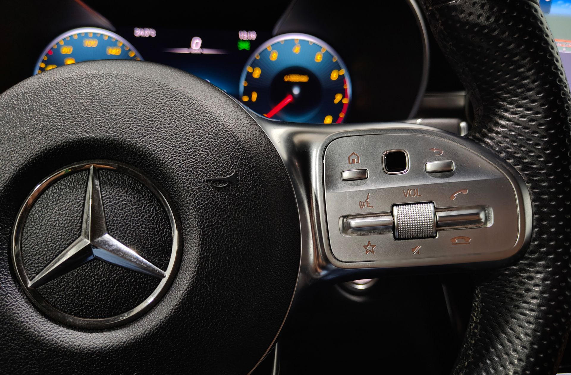 Mercedes-Benz GLC 300 4Matic Pack AMG - foto 38