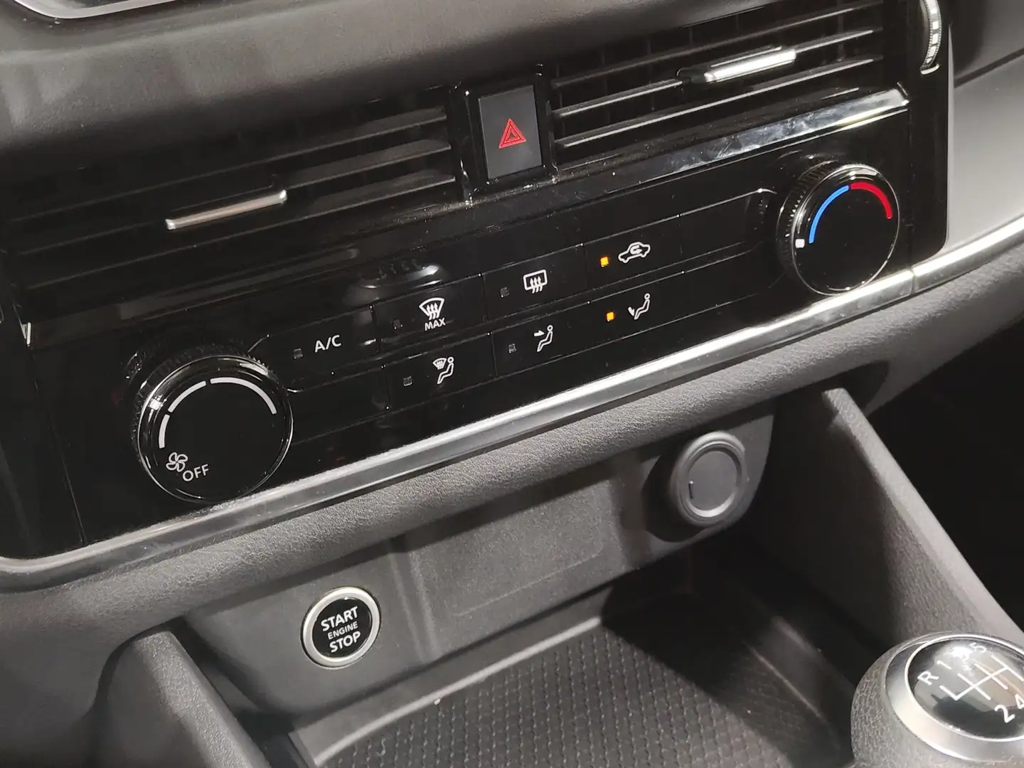 Foto Nissan QASHQAI Nissan Qashqai DIG-T 140 mHEV Visia (140 CV)