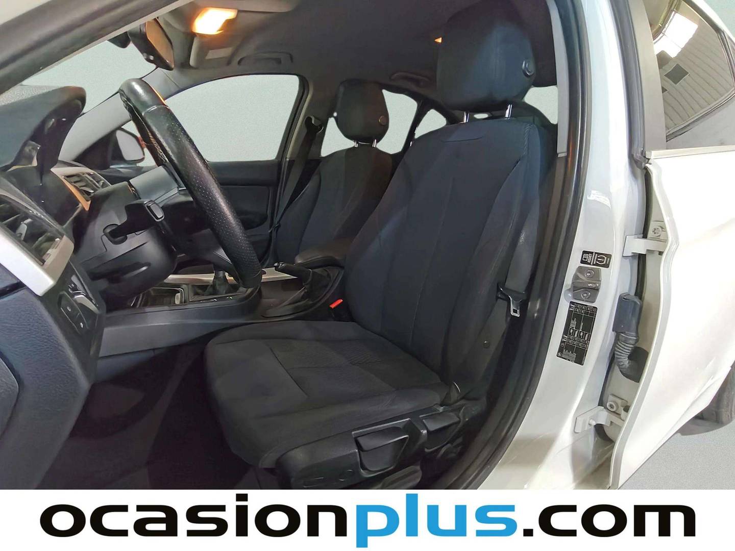 Foto asientos traseros BMW Serie 3 BMW Serie 3 318d (143 CV)