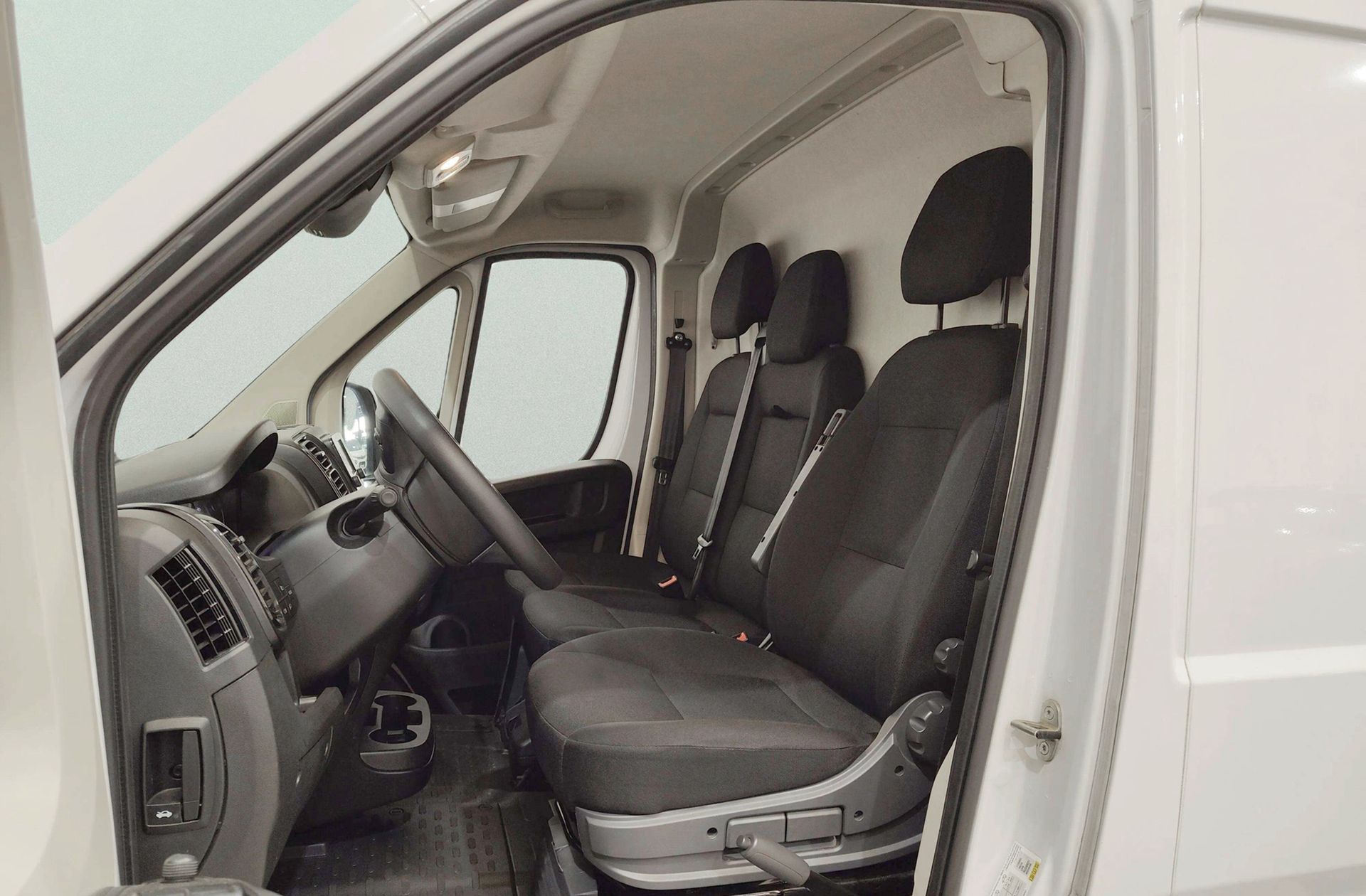 Citroën Jumper Furgon BlueHDi 140 35 L3H2 - foto 9