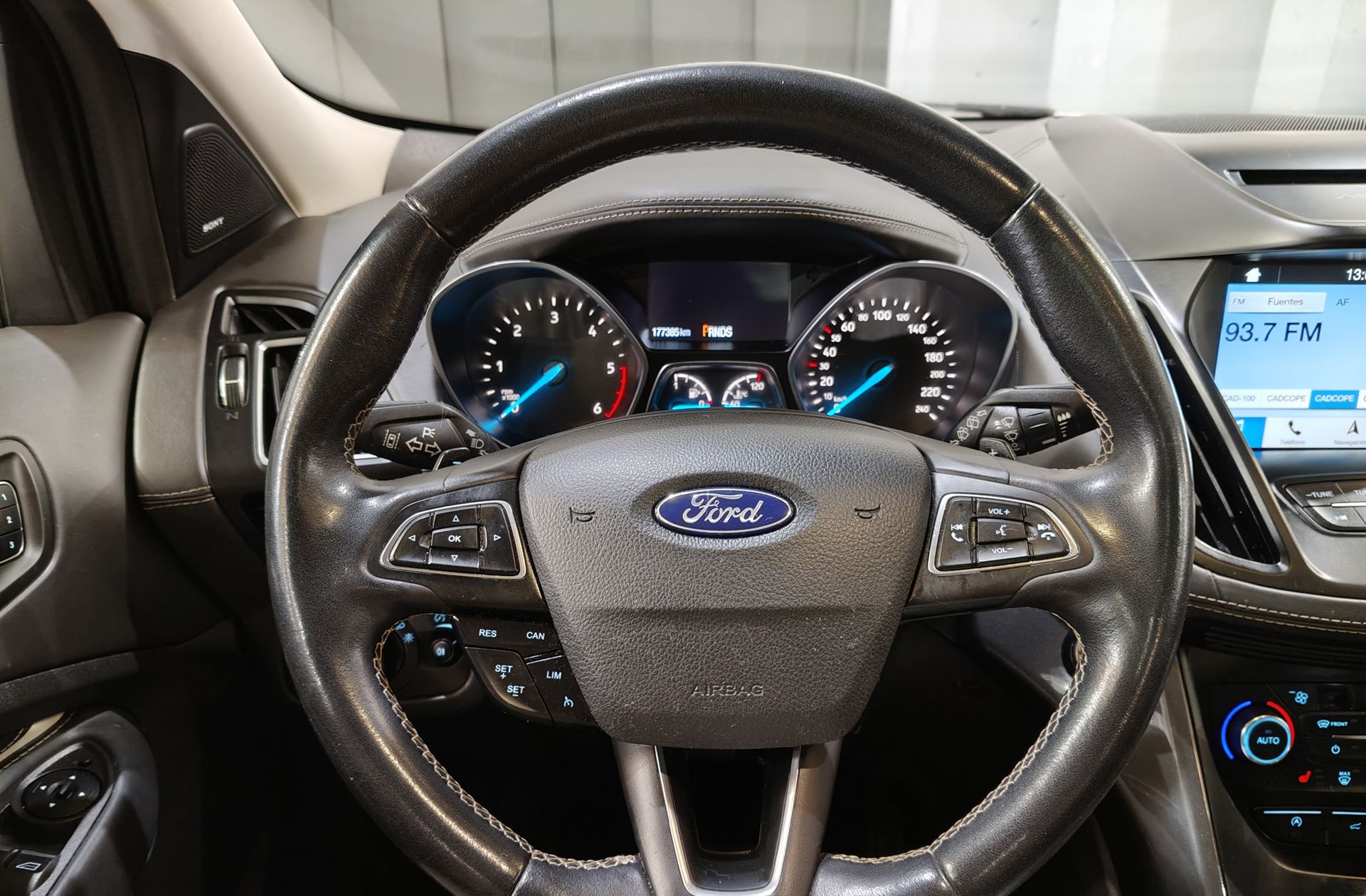 Ford Kuga 2.0 TDCi Vignale 4x4 Powershift - foto 17