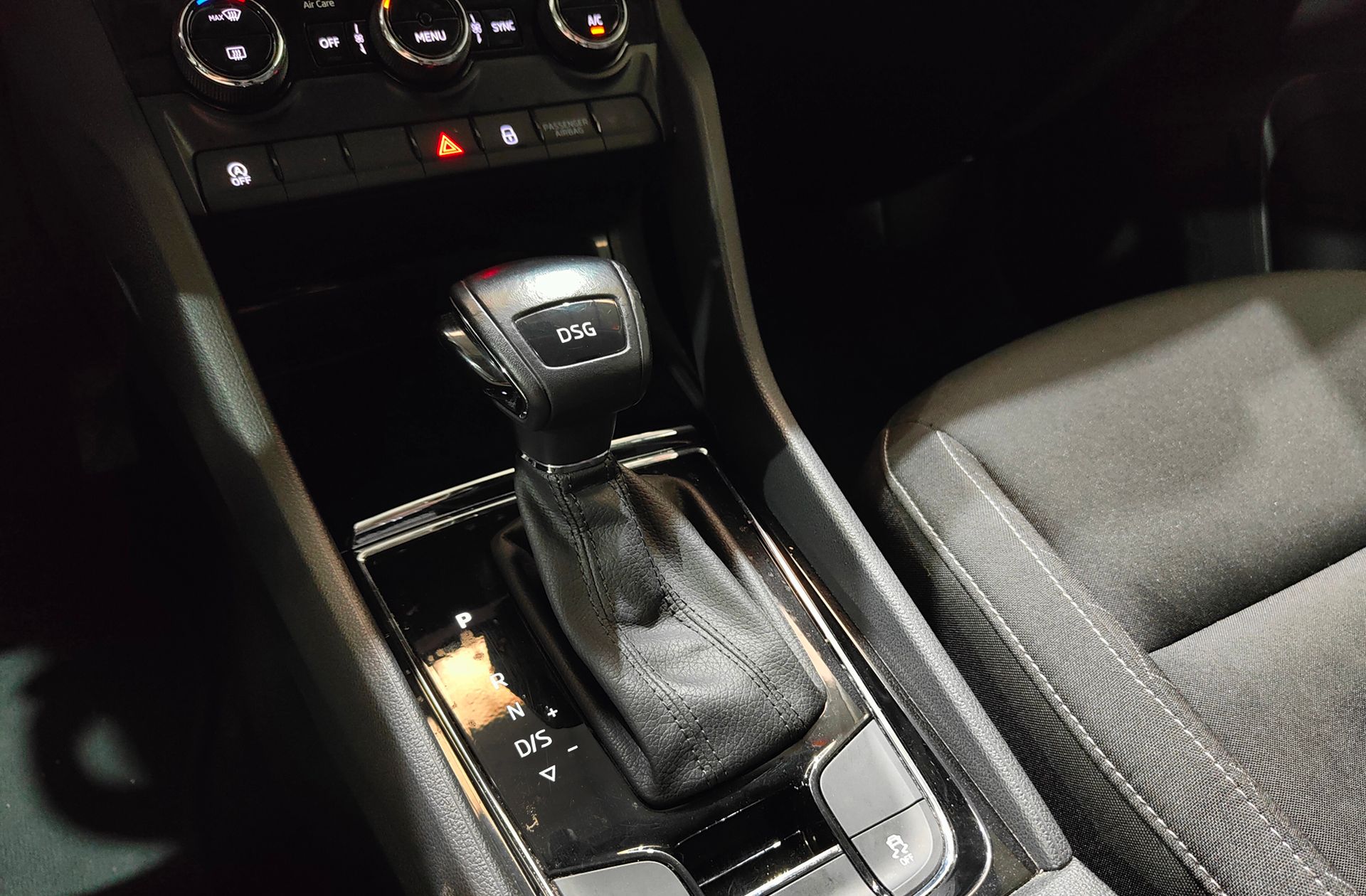 Škoda Karoq 1.5 TSI ACT Ambition DSG - foto 5