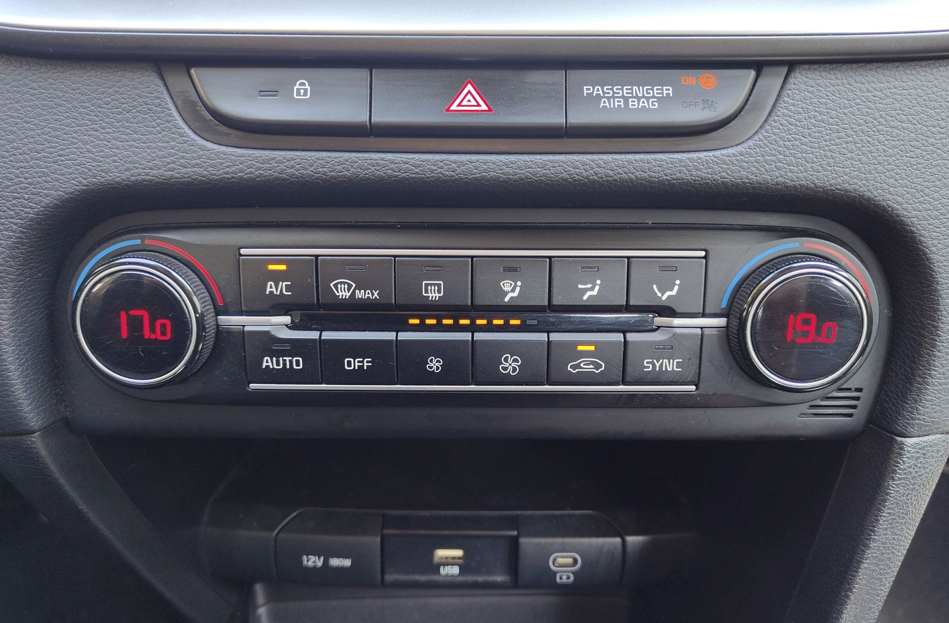 Kia Ceed 1.6 MHEV iMT Drive - foto 28