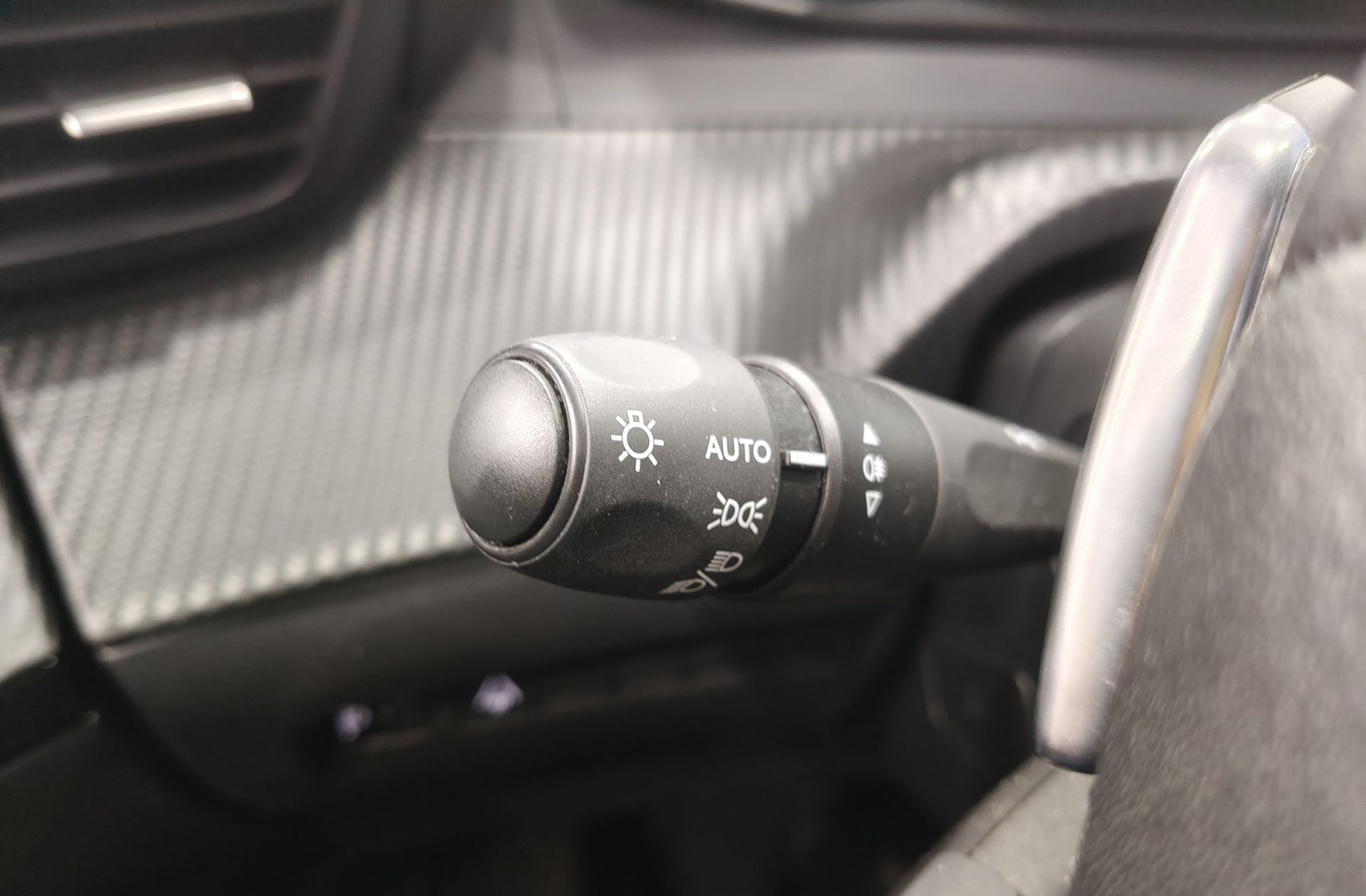 Peugeot 2008 Allure Hybrid eDCS6 - foto 26