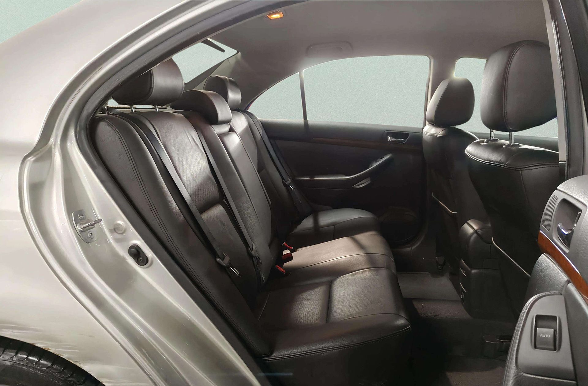 Toyota Avensis 2.2 D-4D Executive - foto 15
