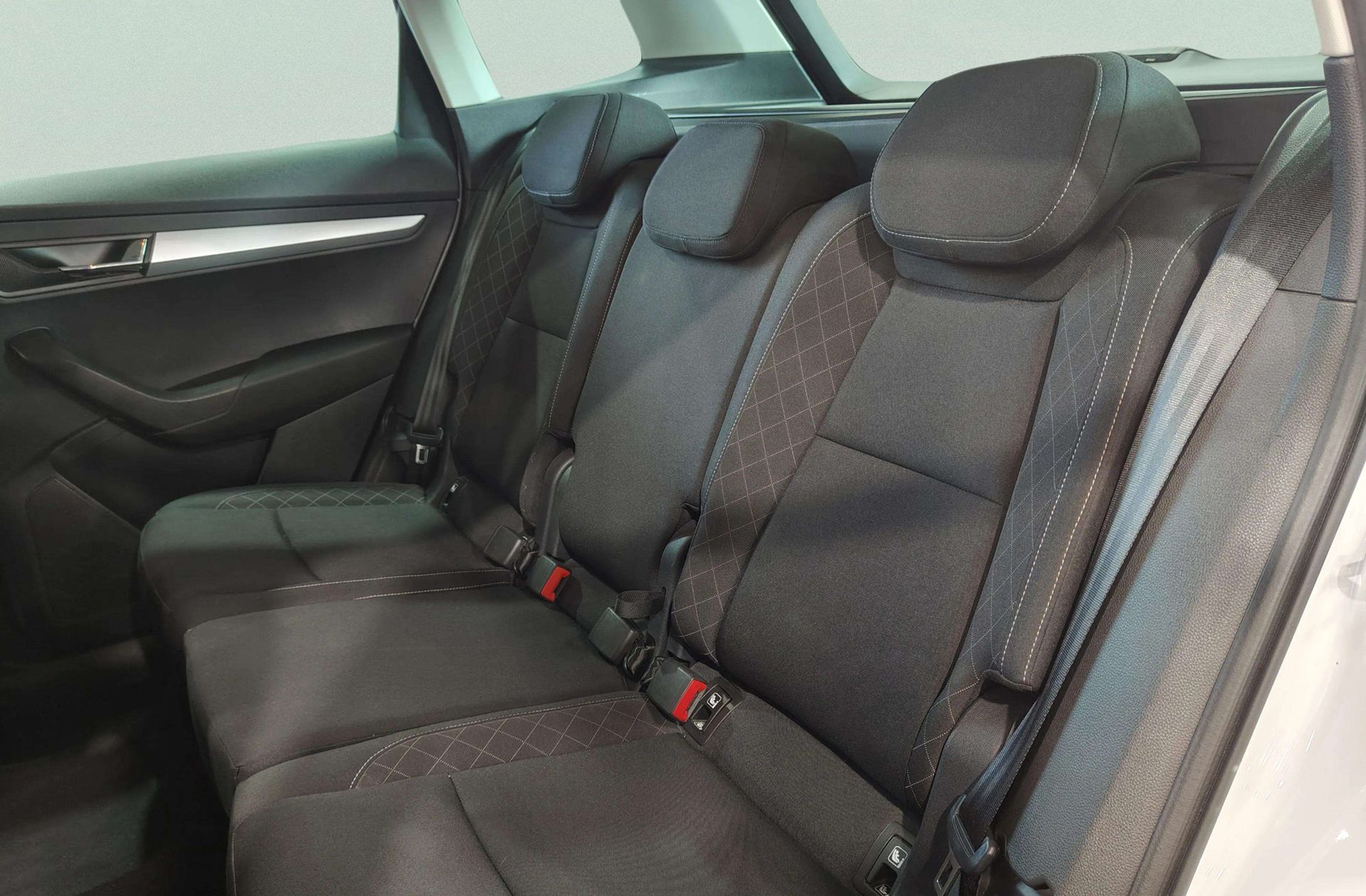 Škoda Karoq 2.0 TDI Ambition - foto 12