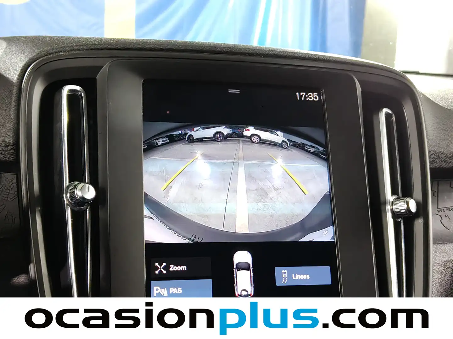 Foto Volvo XC40 Volvo XC40 T2 Momentum Core (129 CV)