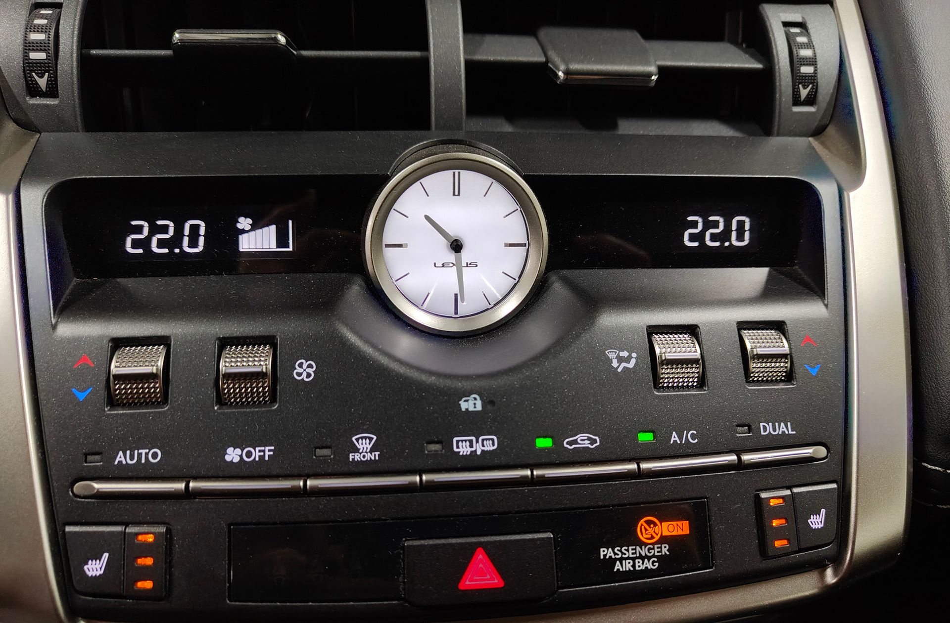 Lexus NX 300h Executive 4WD - foto 40