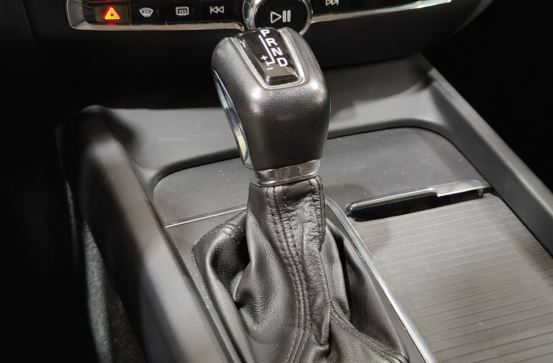 Volvo V60 D4 Momentum - foto 5