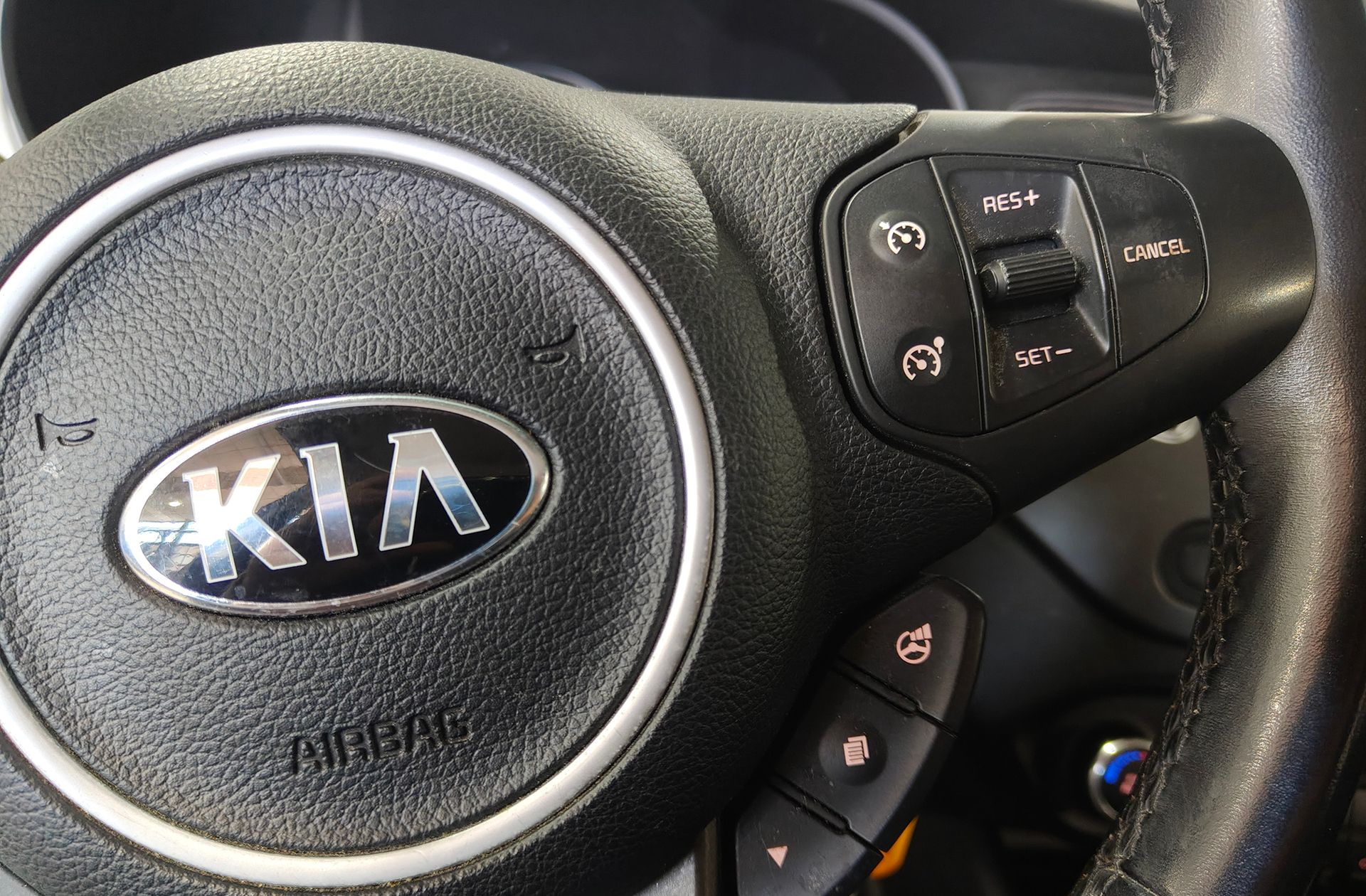 Kia Carens 1.7 CRDi VGT Concept Eco-Dynam - foto 22