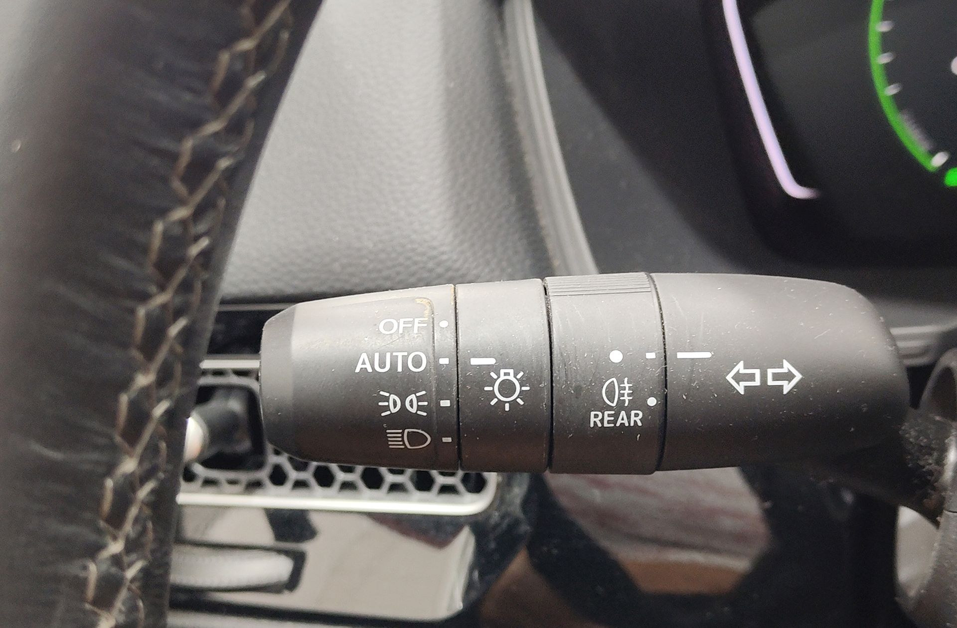 Honda Civic 2.0 i-MMD Elegance CVT - foto 21