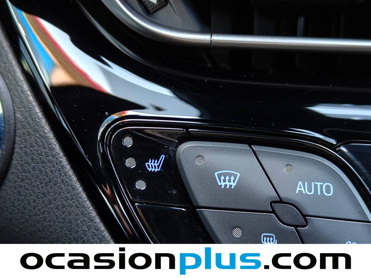 Equipamiento del Toyota C-HR Toyota C-HR 180H Advance Luxury (184 CV)