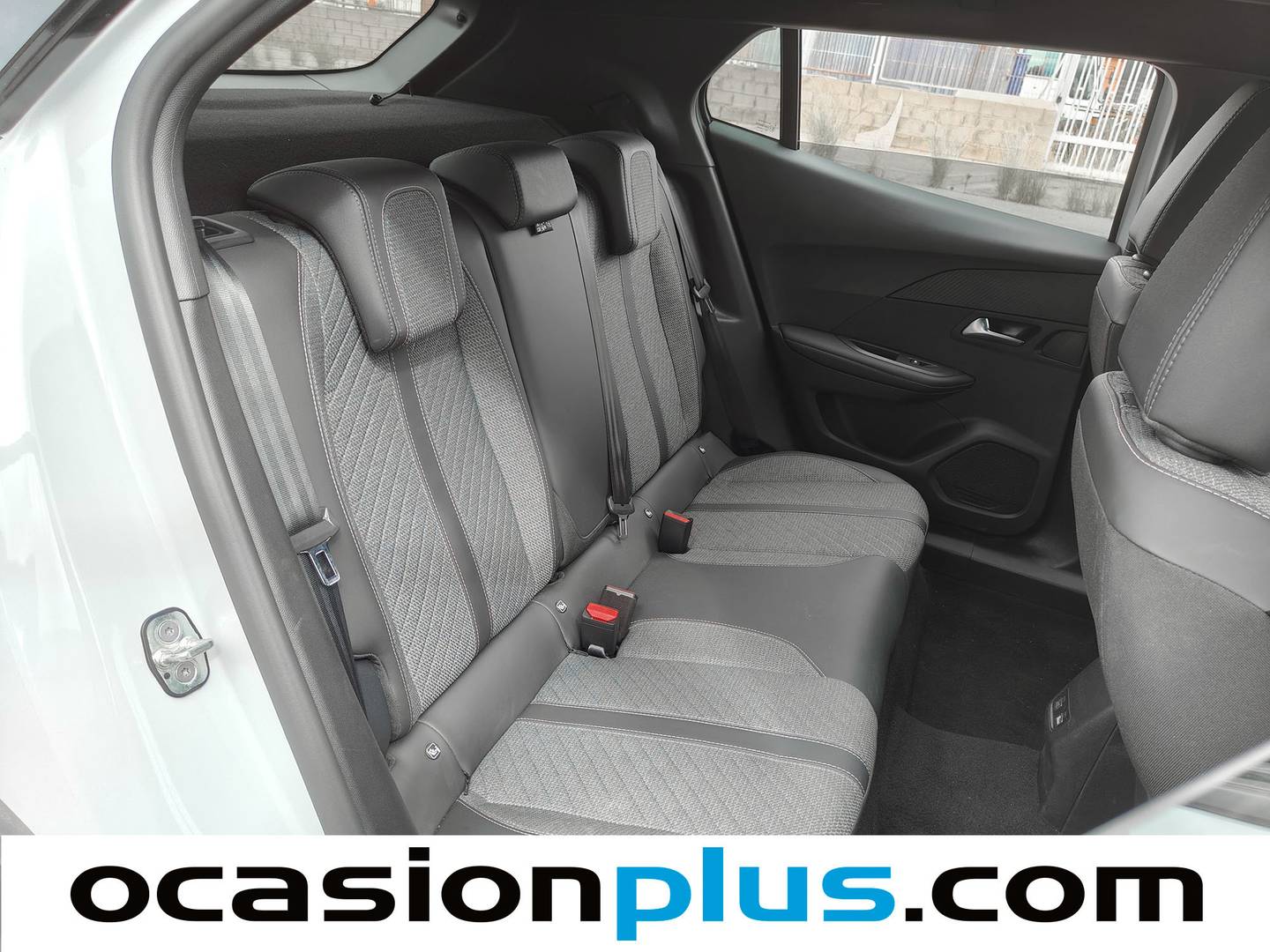 Foto Peugeot 2008 Peugeot 2008 Allure Hybrid eDCS6 (136 CV)