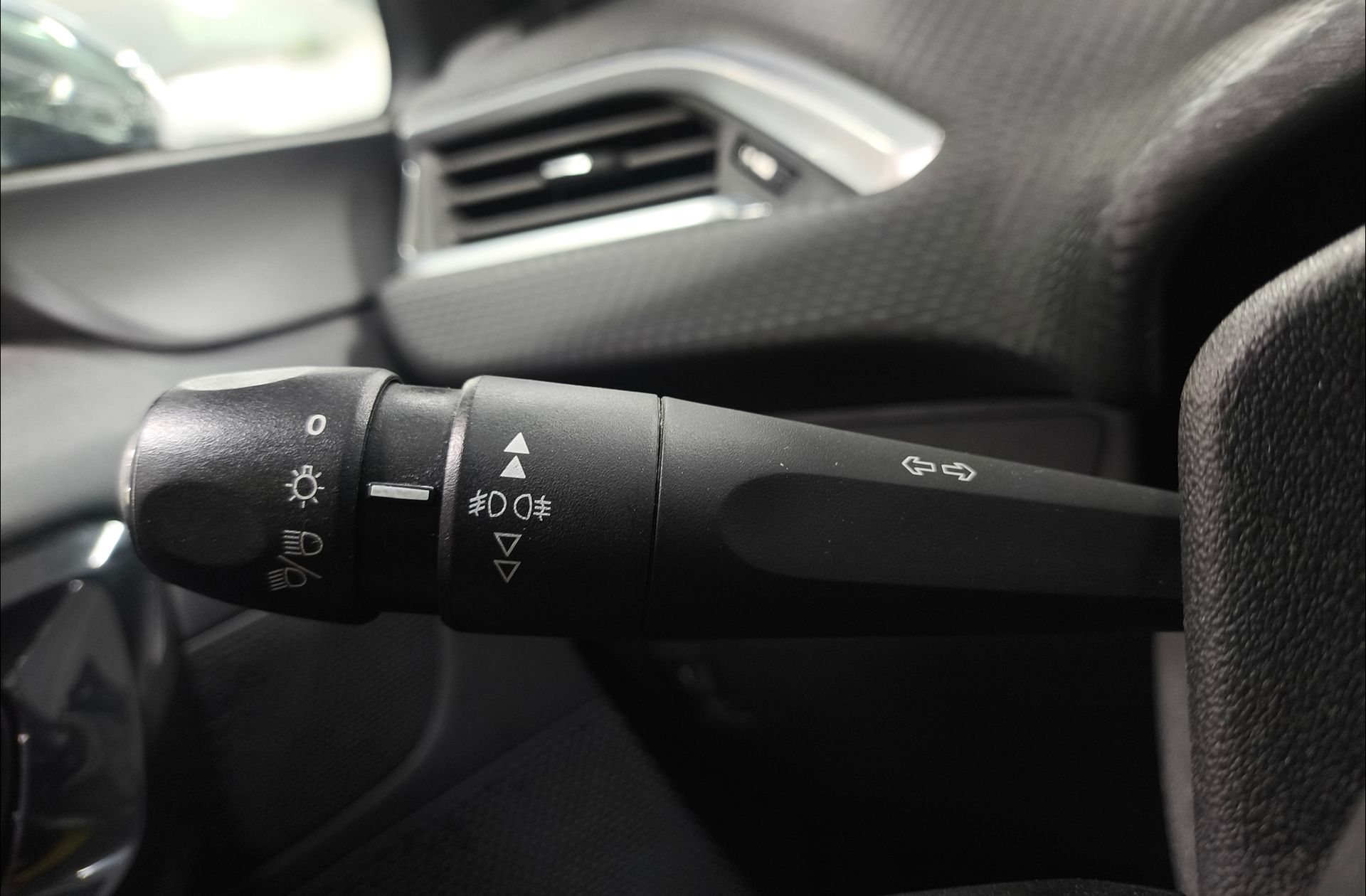 Peugeot 208 1.2 PureTech Style - foto 19