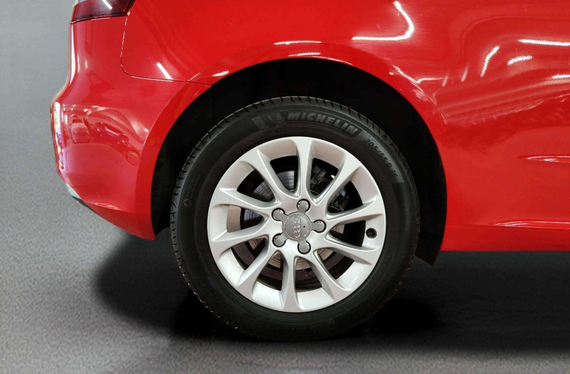 Audi A3 1.6 TDI Attraction edition - foto 34