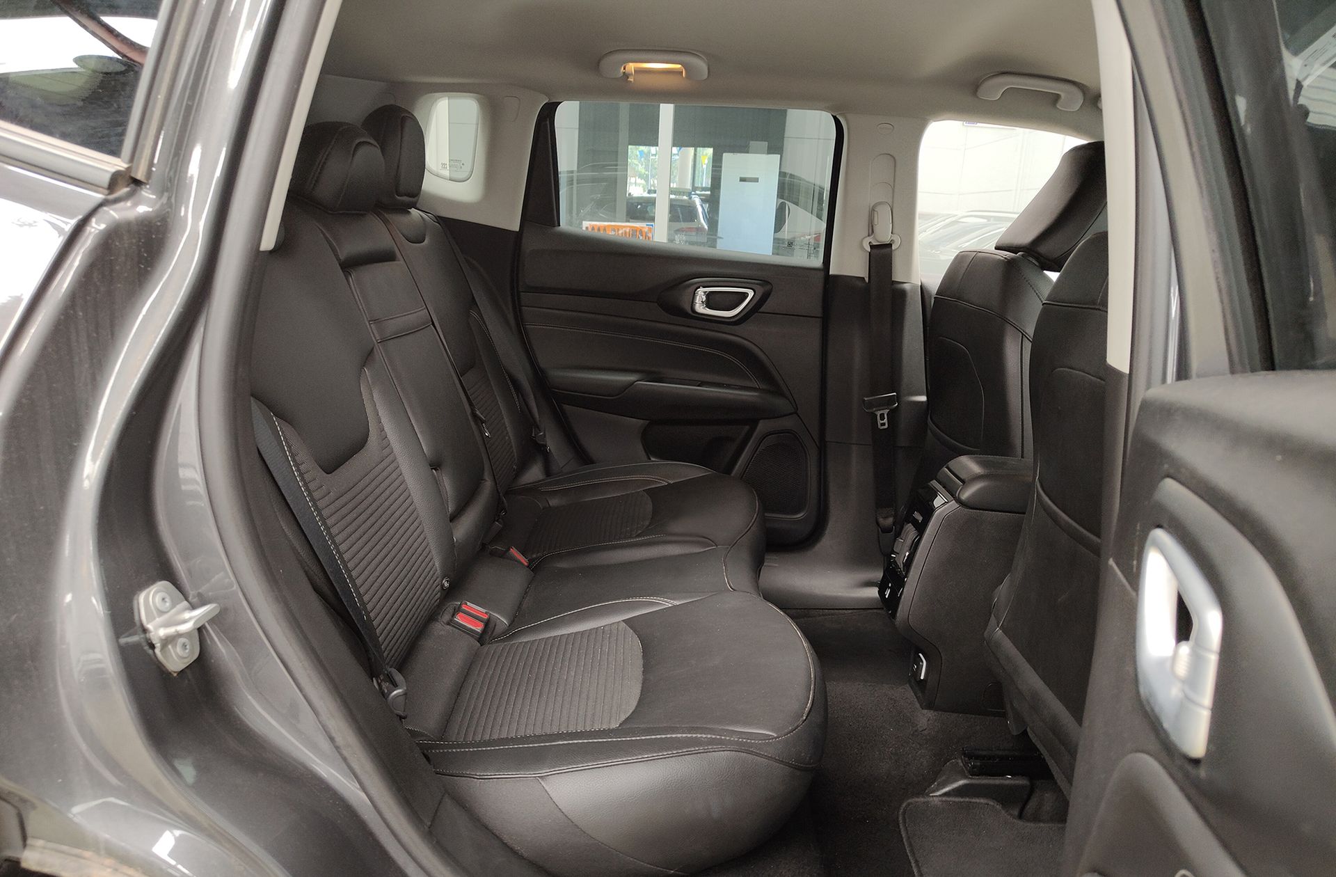 Jeep Compass 1.3 Gse Night Eagle FWD - foto 23