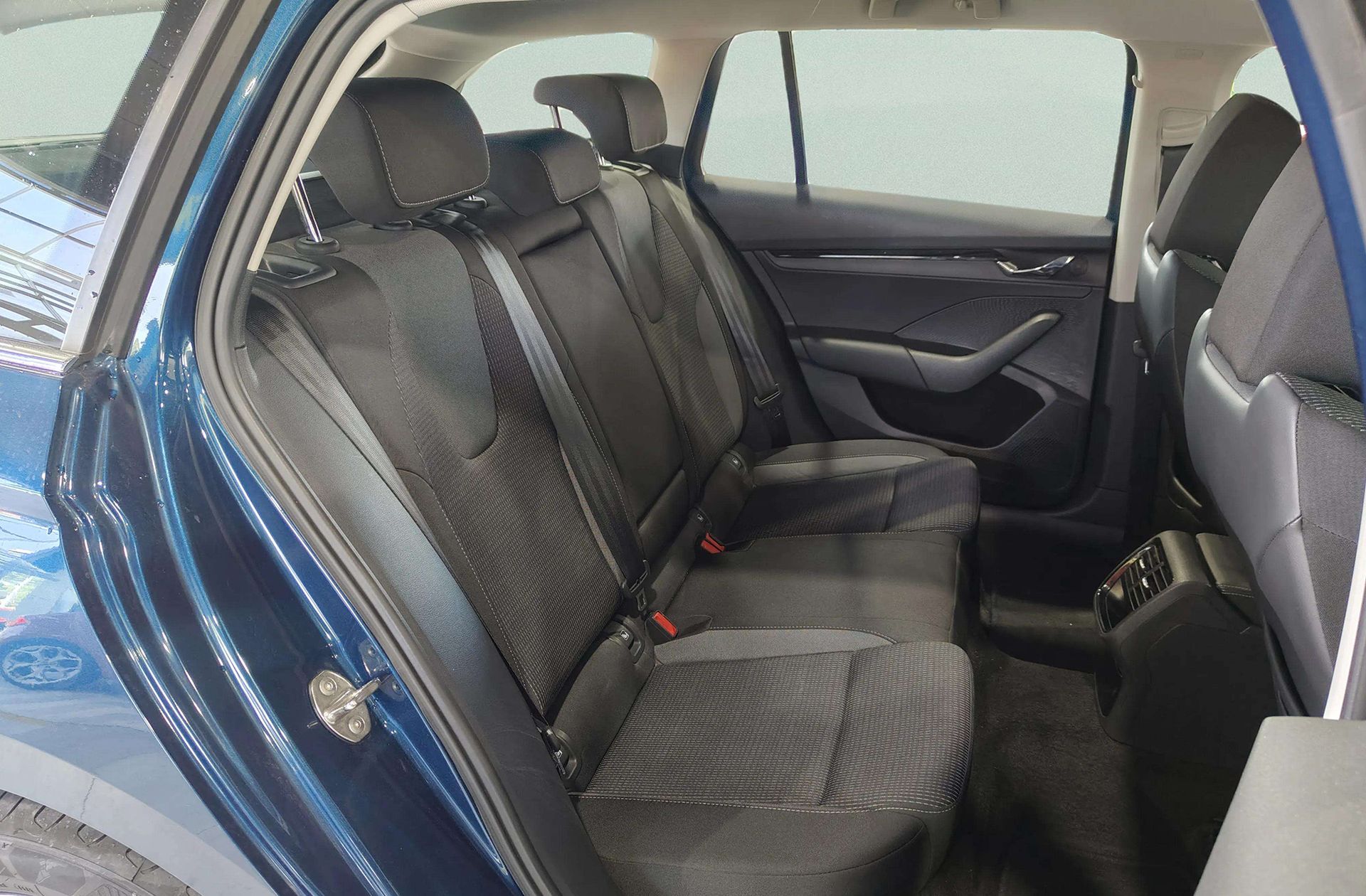 Škoda Octavia Combi Combi 2.0 TDI Ambition DSG 110 - foto 16