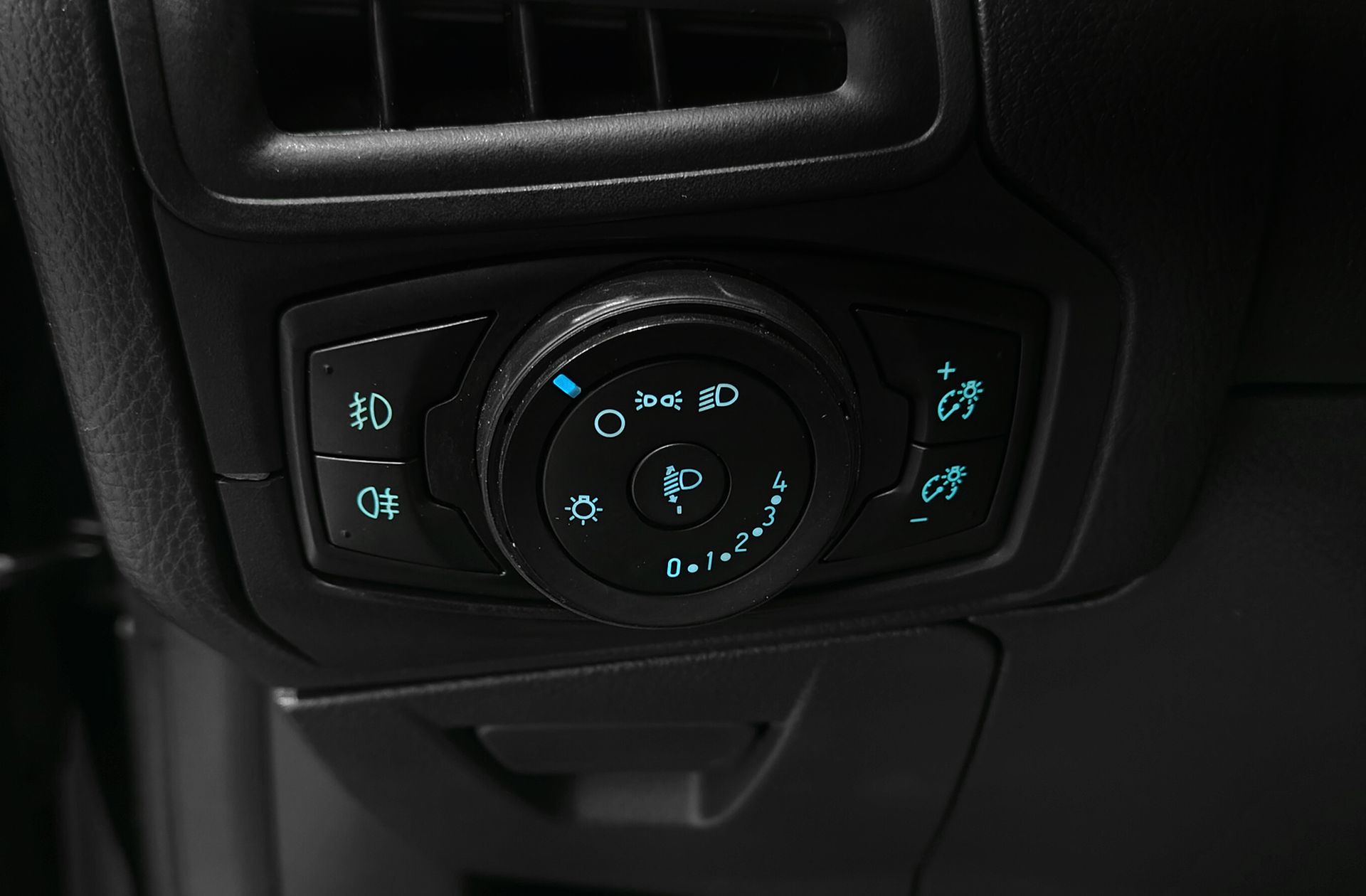 Ford Focus 1.5 TDCi Trend+ Powershift - foto 22