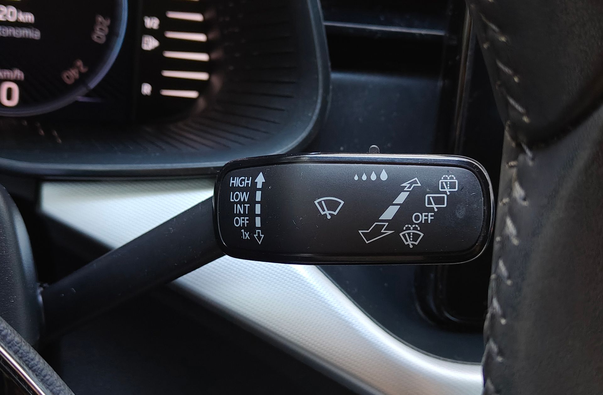 Škoda Kamiq 1.0 TSI Emotion - foto 33