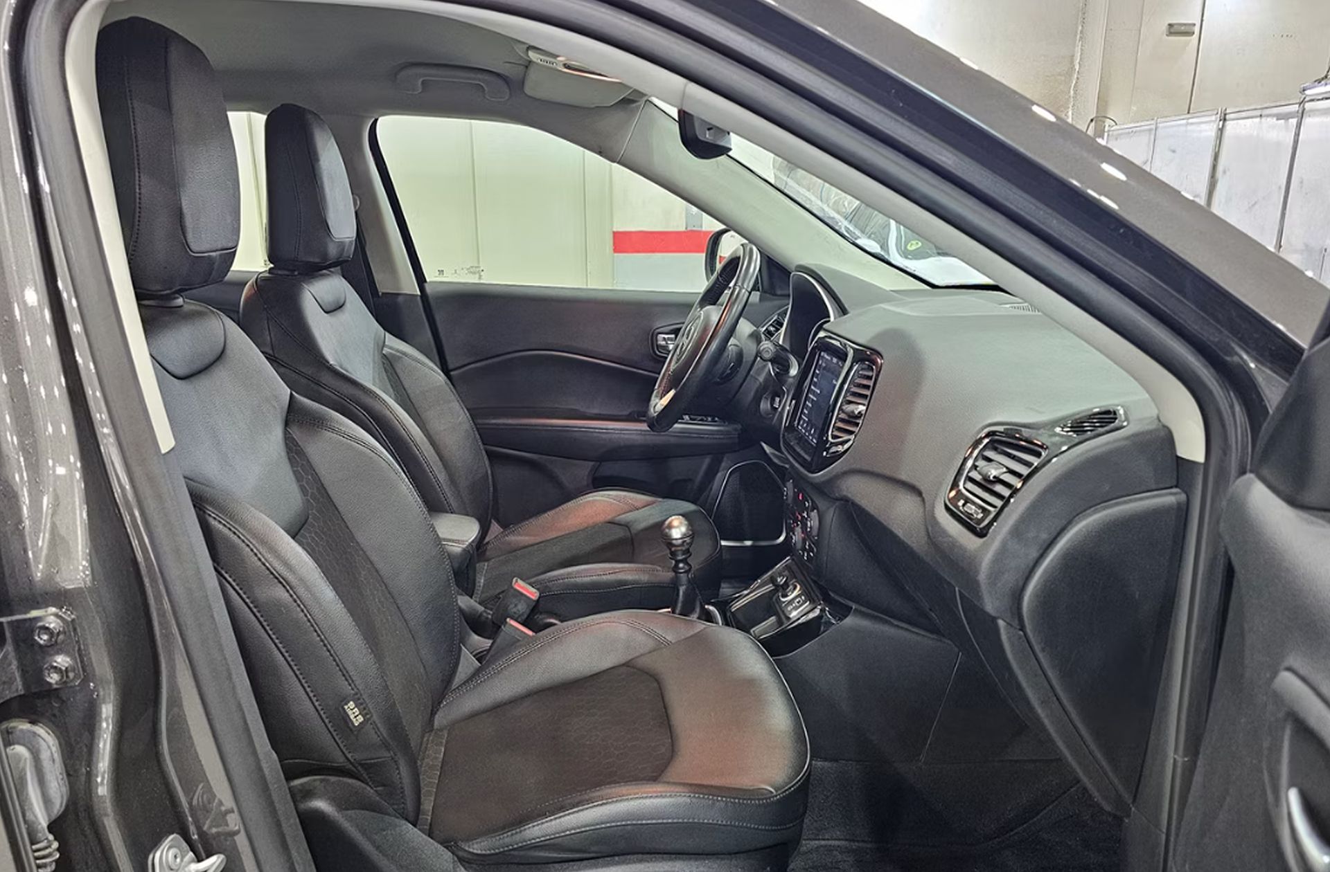 Jeep Compass 1.6 MultiJet Night Eagle 4x2 - foto 14