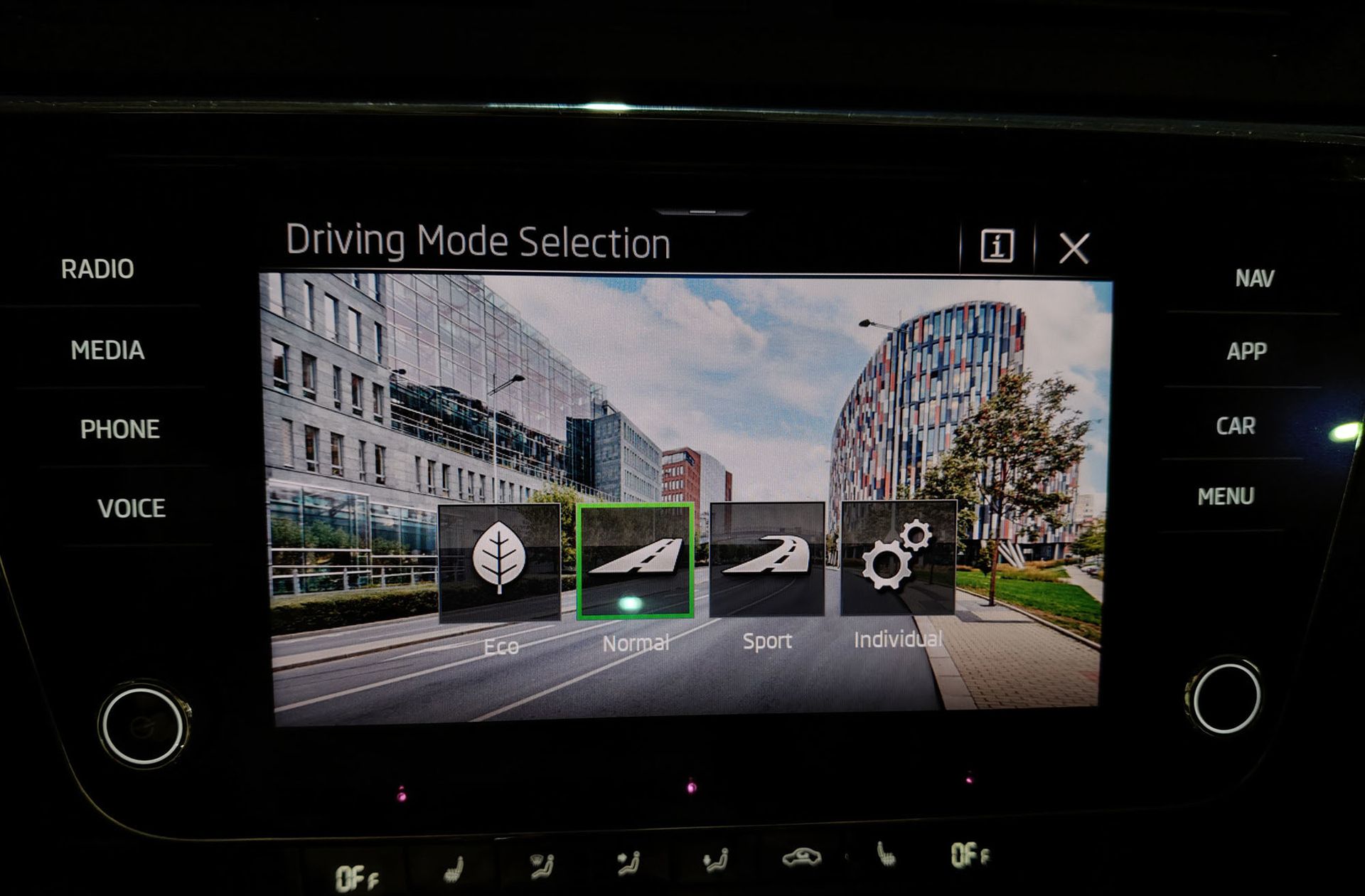 Škoda Superb 1.5 TSI Sport Line DSG - foto 13