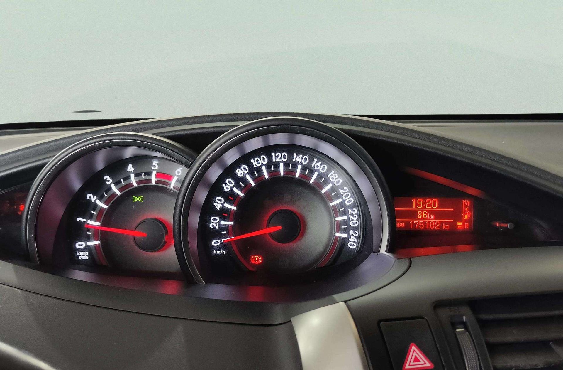Toyota Verso 115D Advance - foto 23